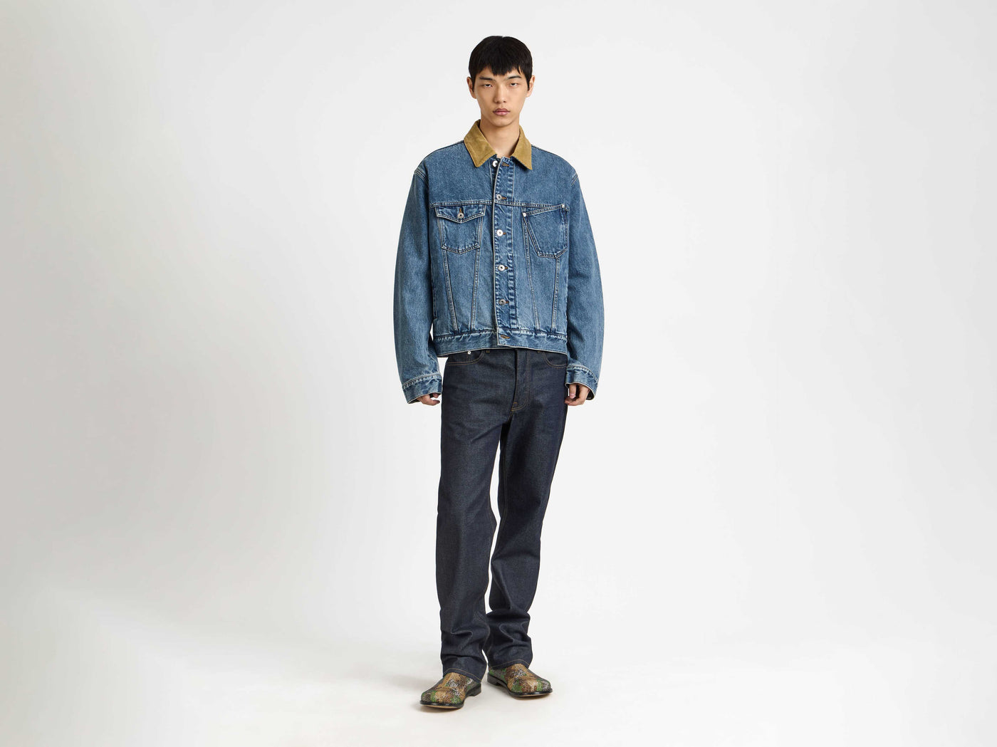 STRAIGHT LEG DENIM JEANS IN INDIGO