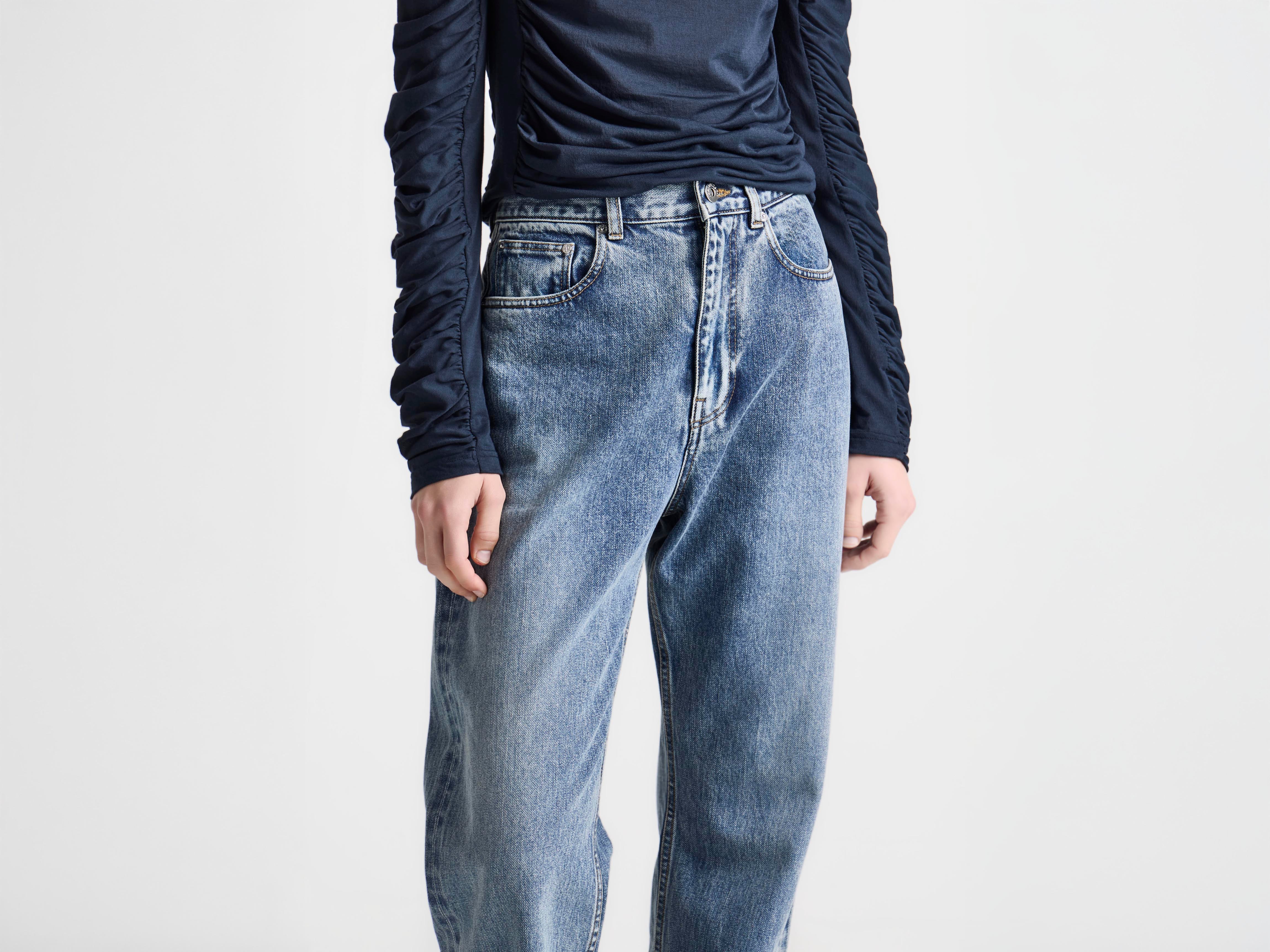 WOMENS STRAIGHT LEG DENIM JEANS IN MID BLUE in MID BLUE