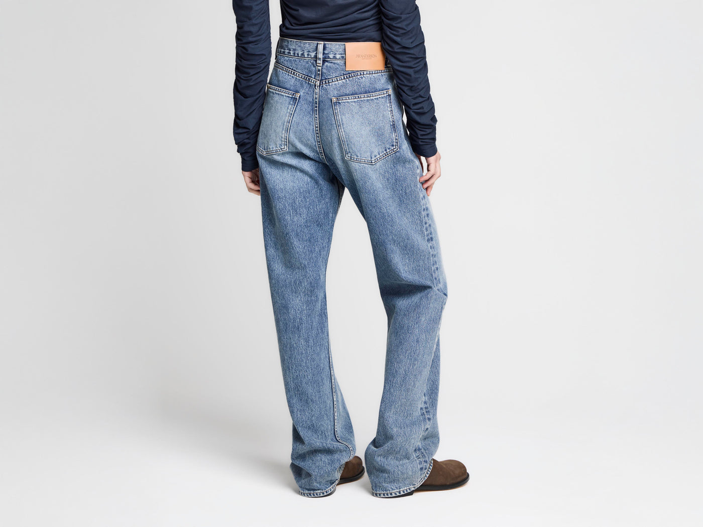 WOMENS STRAIGHT LEG DENIM JEANS IN MID BLUE