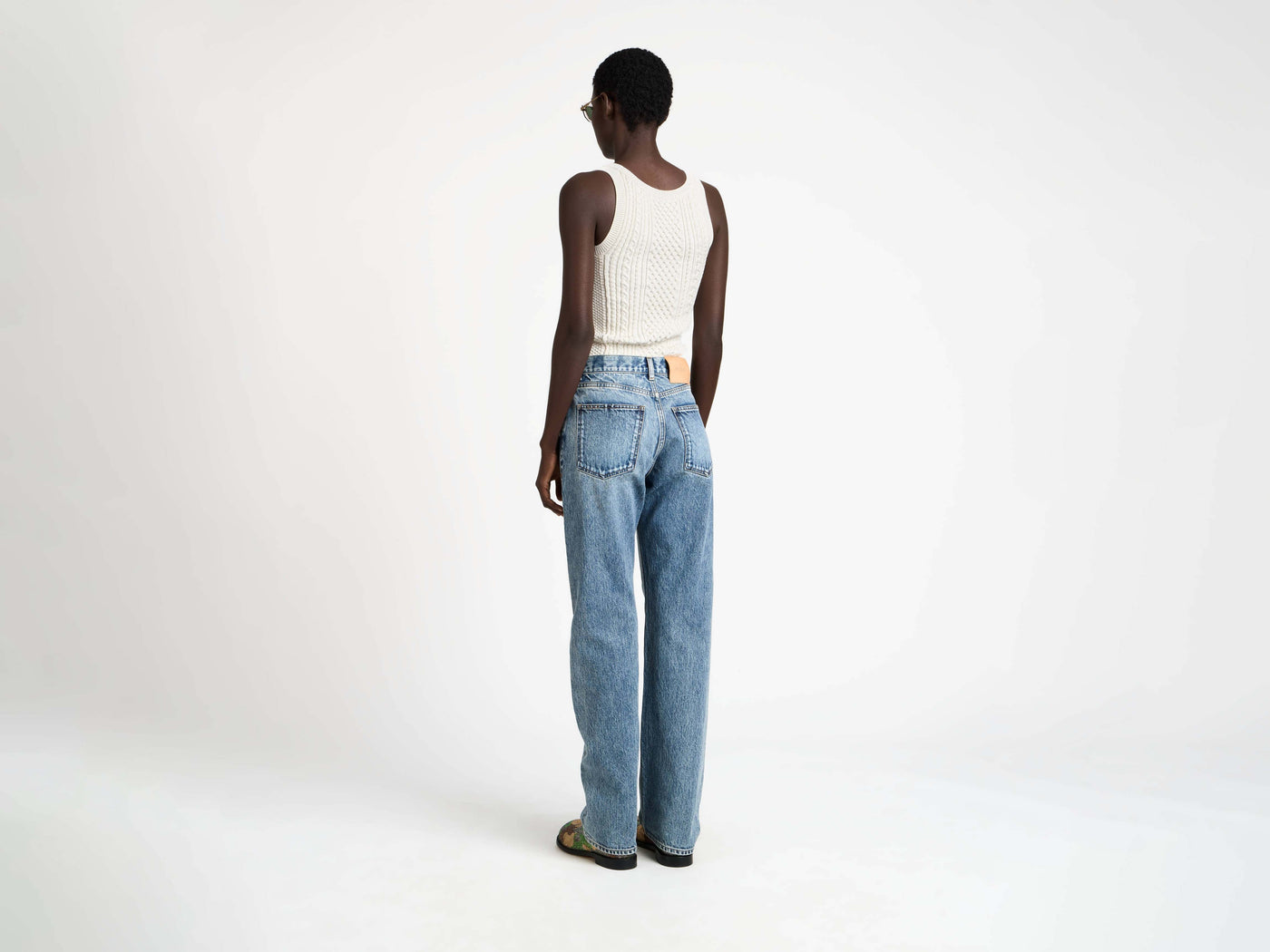STRAIGHT LEG JEANS IN MID BLUE