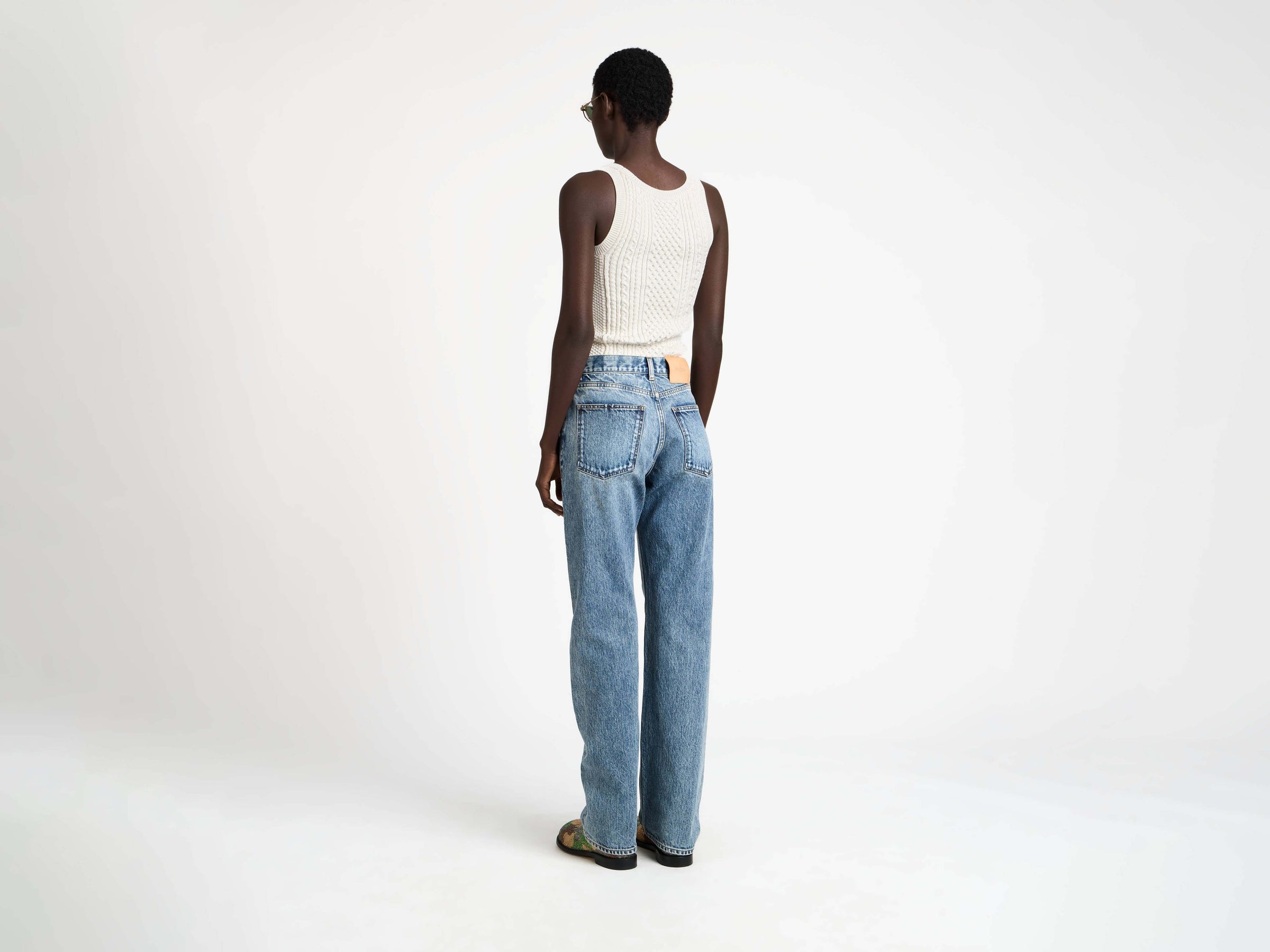 STRAIGHT LEG JEANS IN MID BLUE