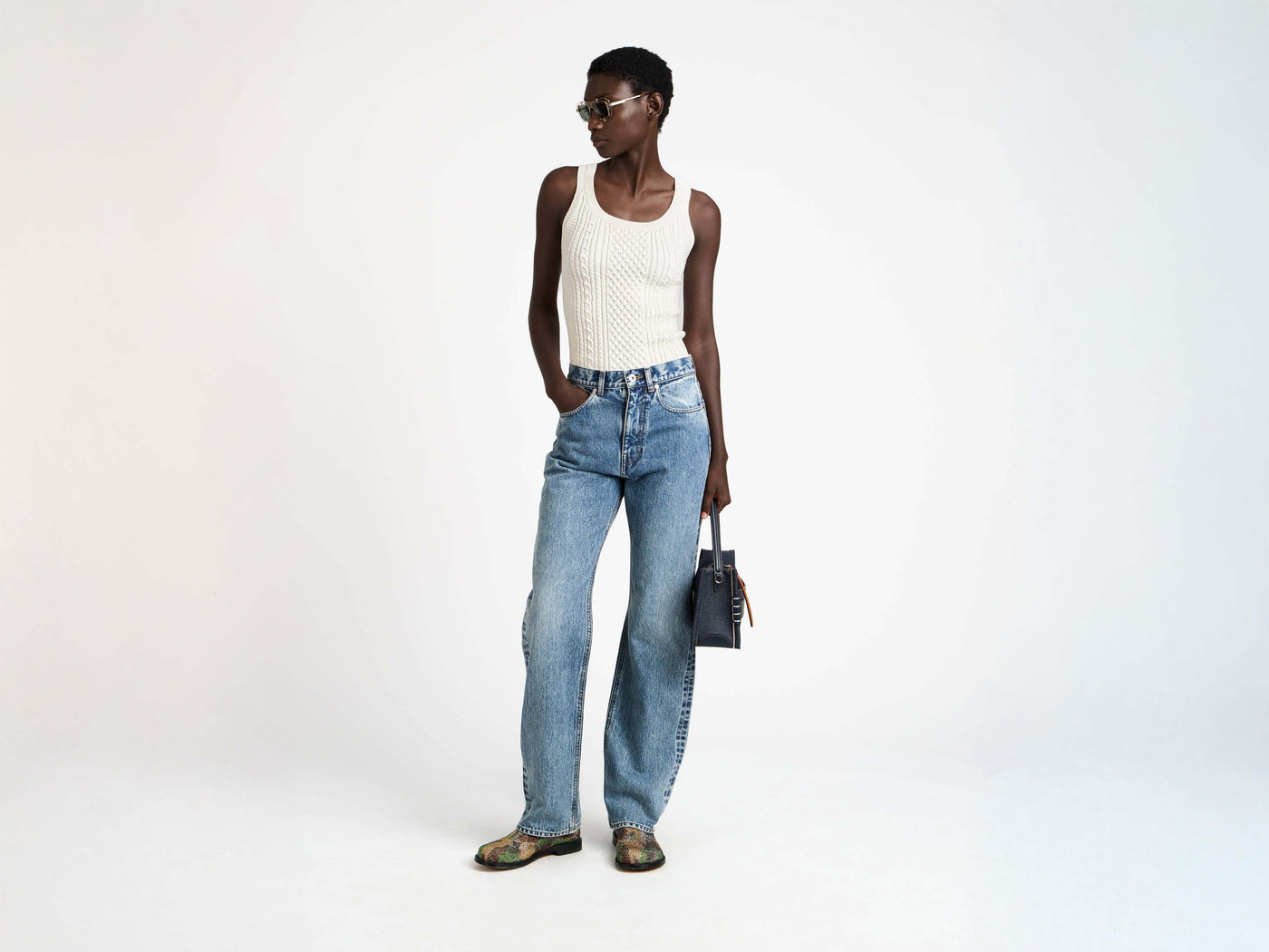 STRAIGHT LEG JEANS IN MID BLUE