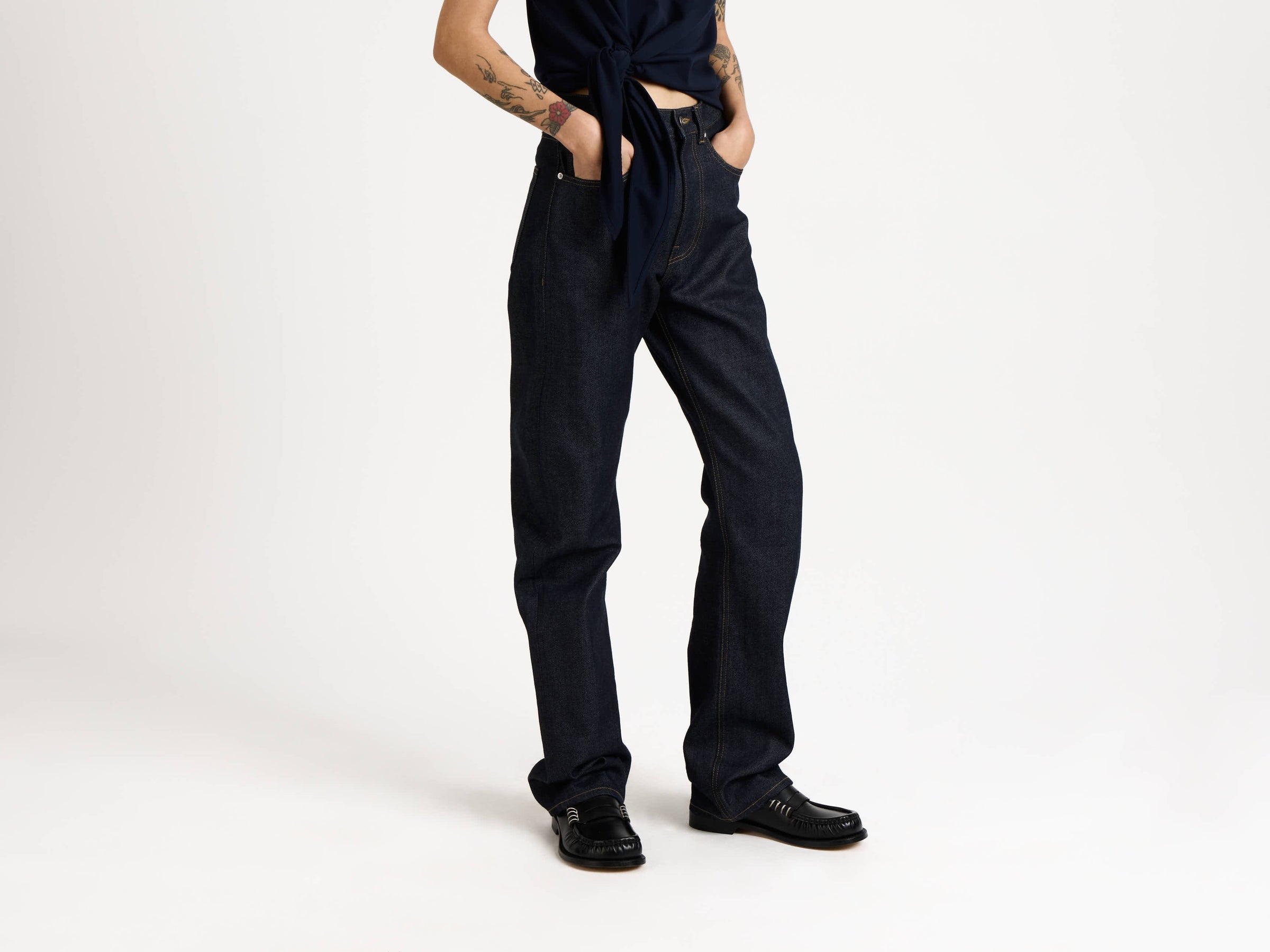 straight leg jeans indigo Model Detail 3
