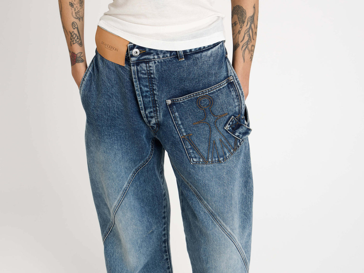 twisted workwear jeans mid blue Model Detail 3