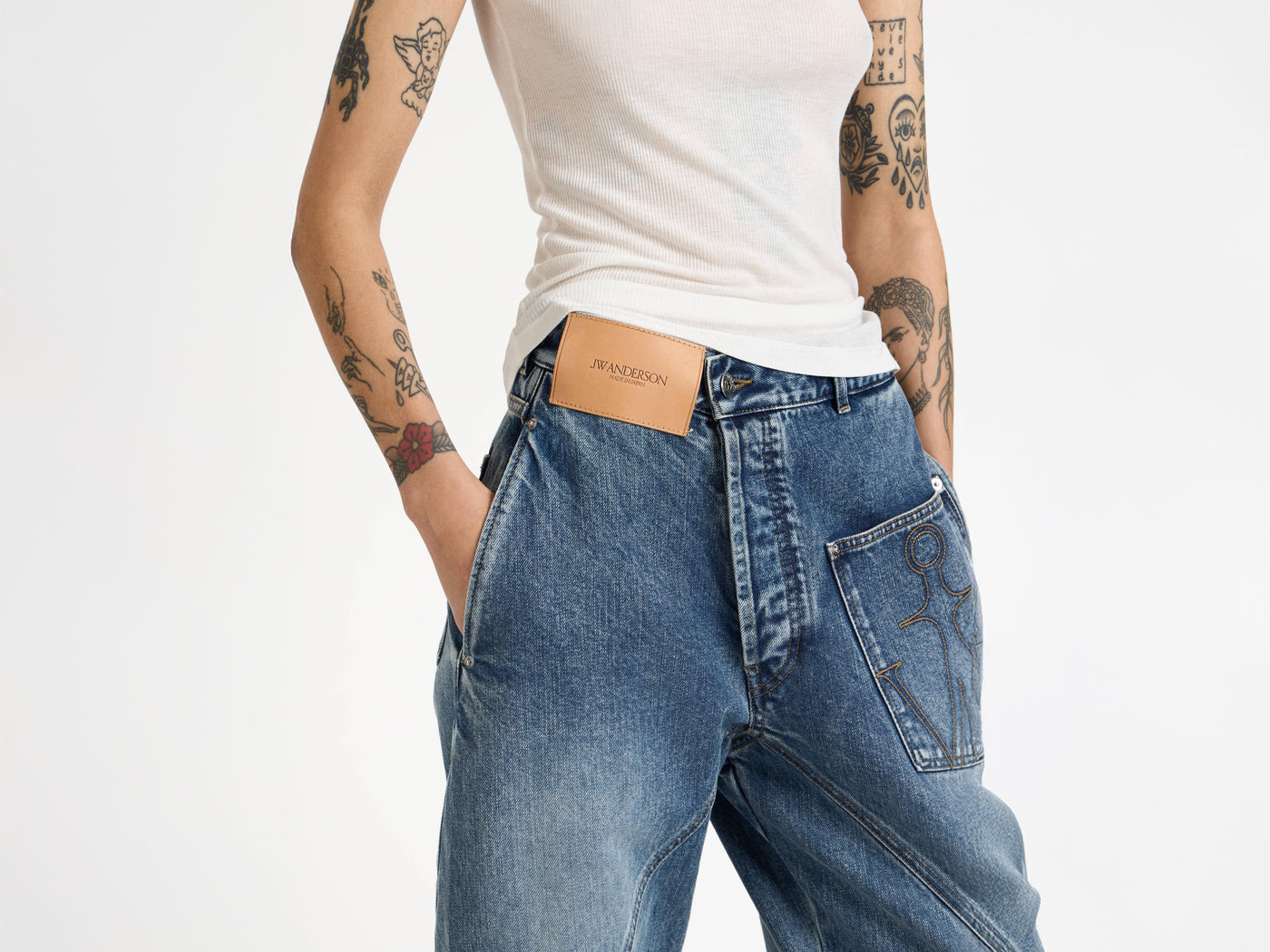 twisted workwear jeans mid blue Model Detail 6
