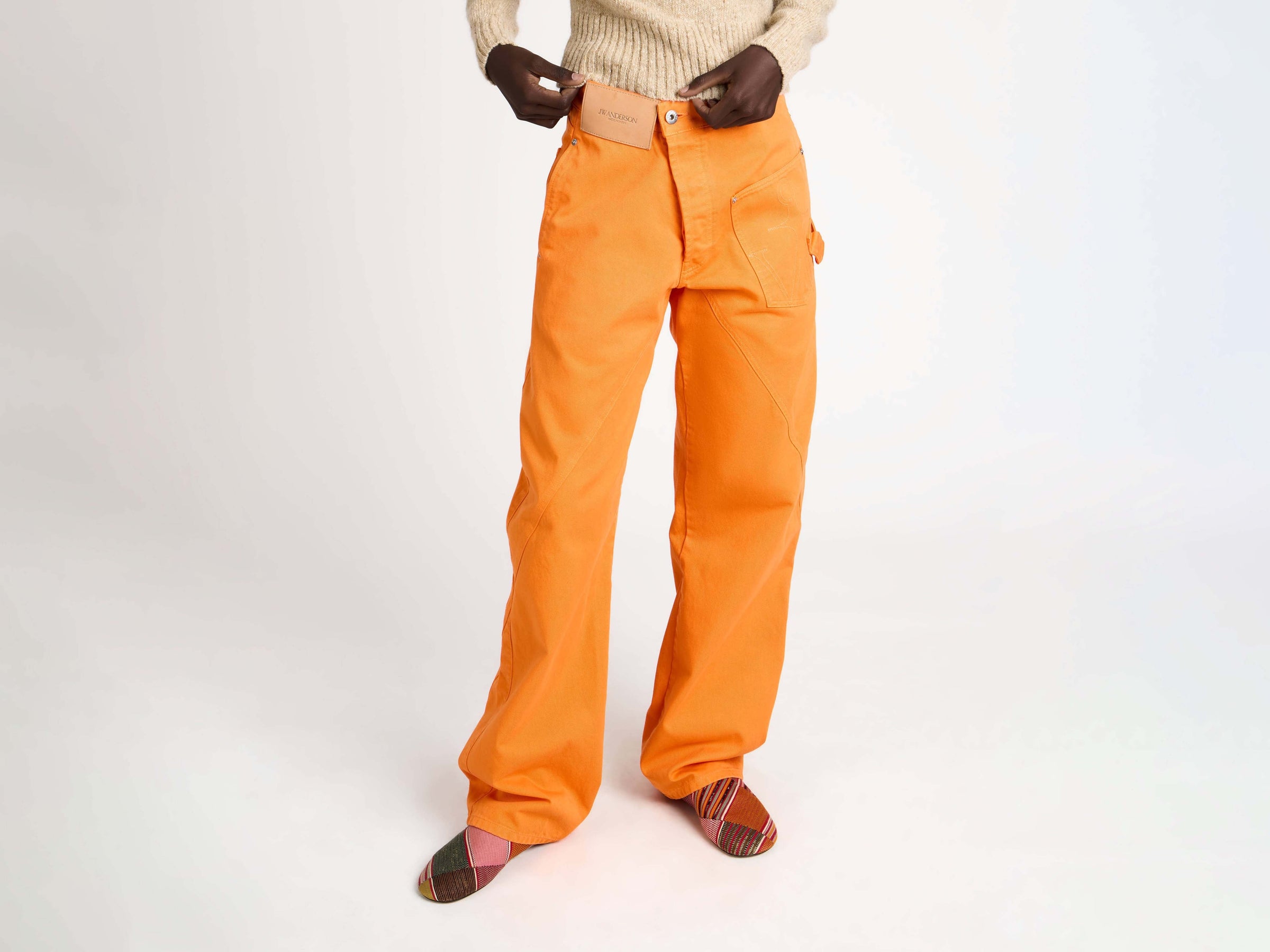 twisted workwear jeans bright orange Model Detail 6