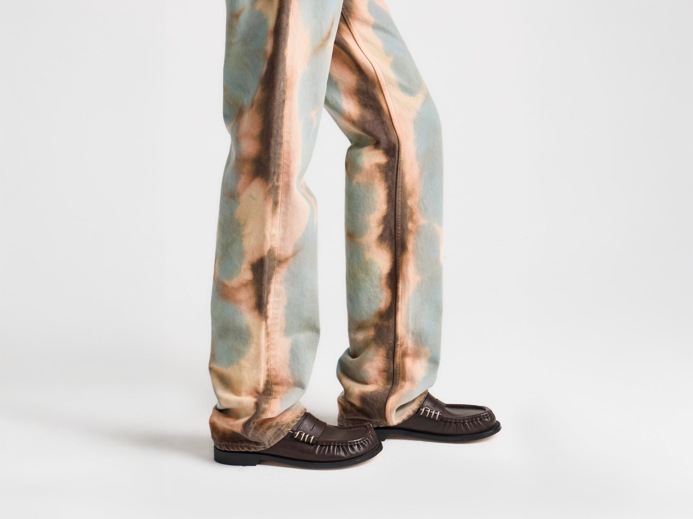 WOMENS STRAIGHT LEG BLEACHED DENIM JEANS IN PEACH