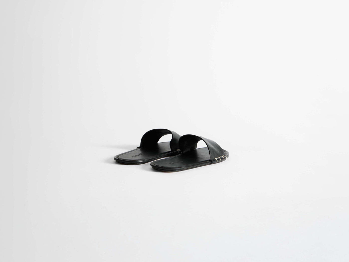 loafer slide w black Product Angle 2