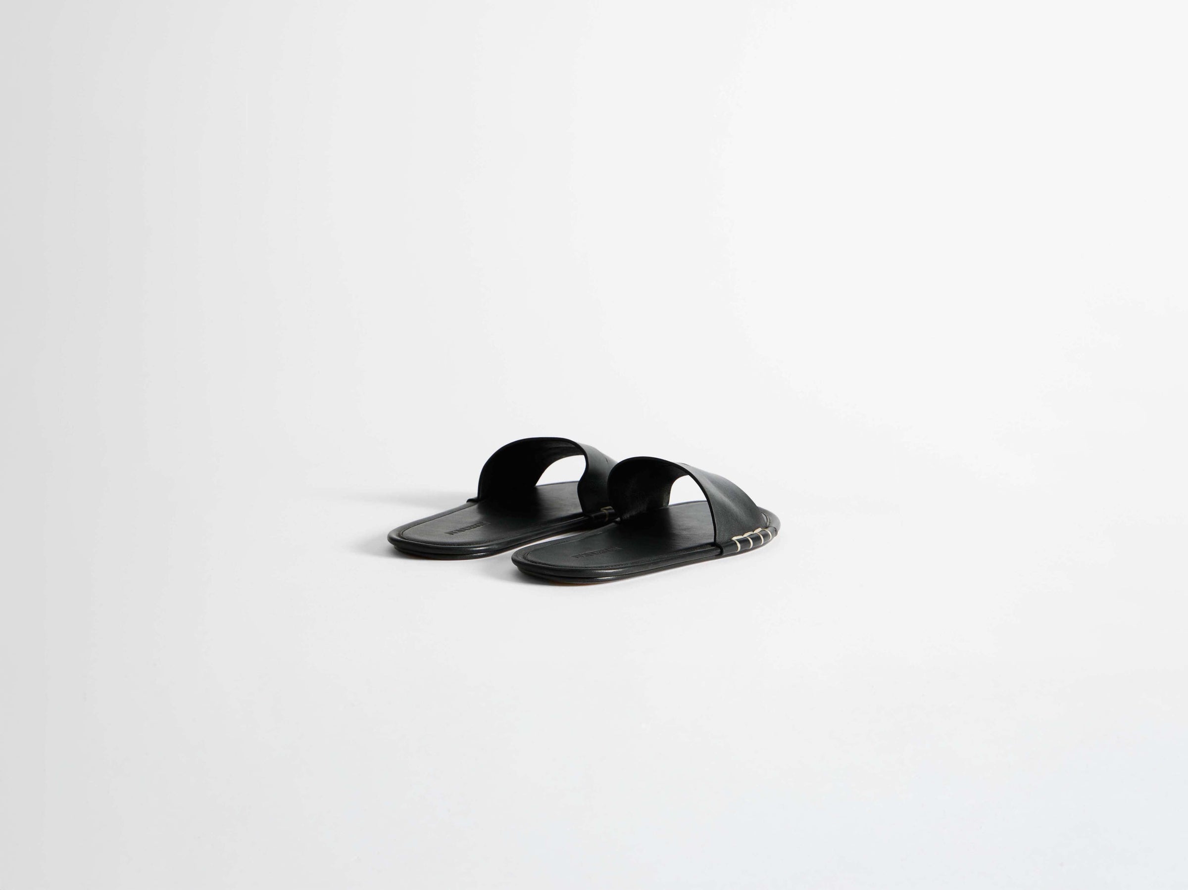 loafer slide w black Product Angle 2