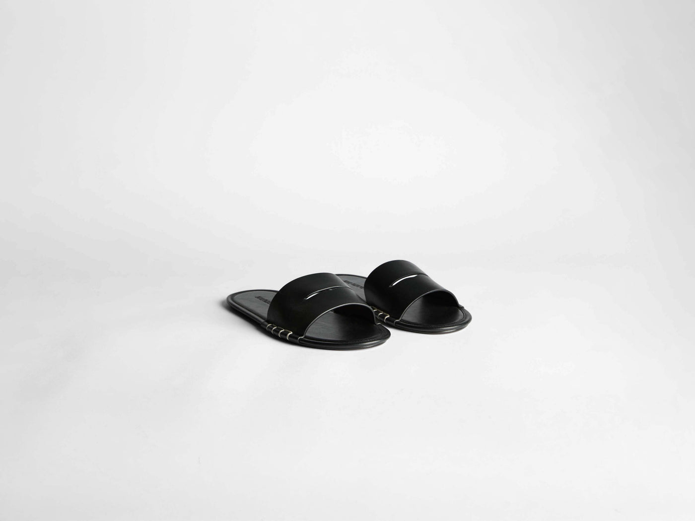 loafer slide m black Product Angle 3