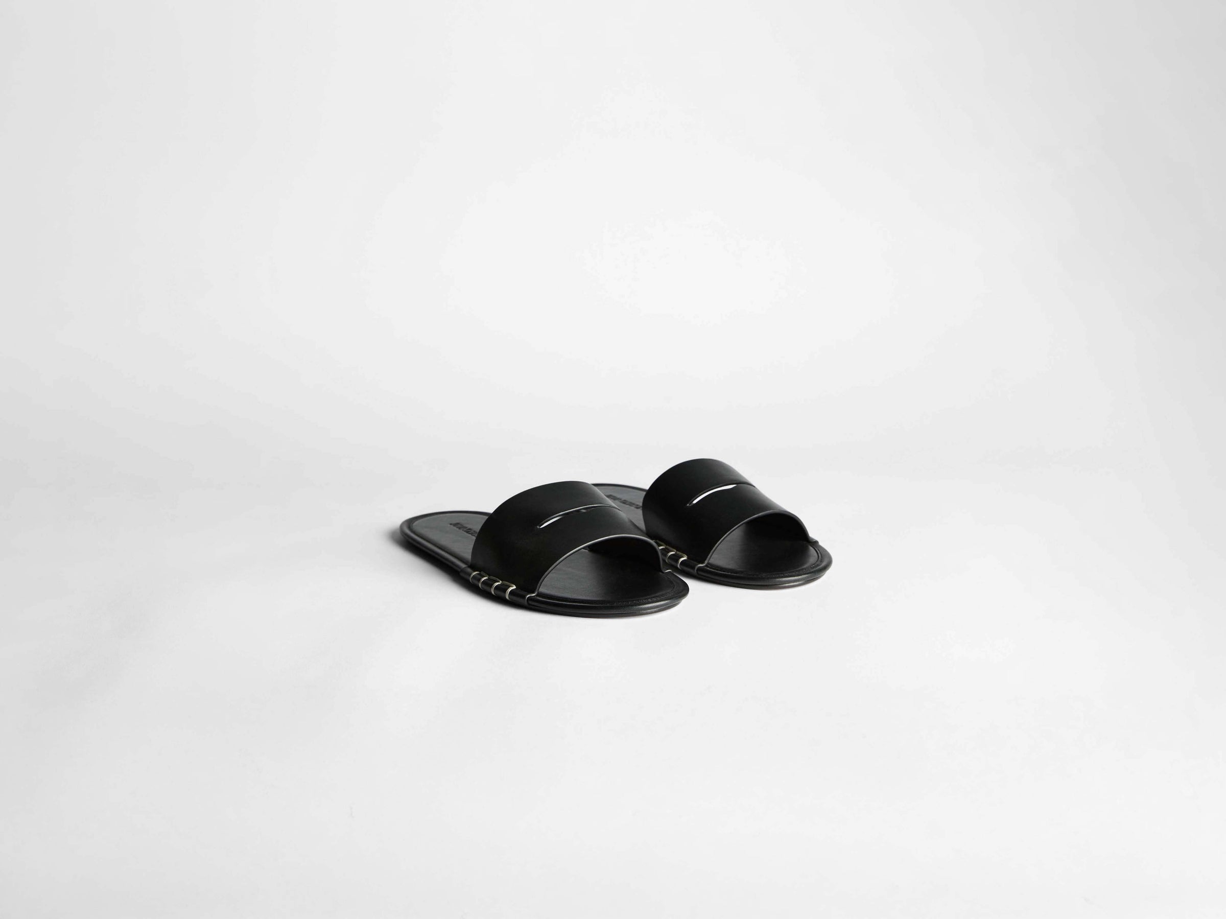 loafer slide m black Product Angle 3