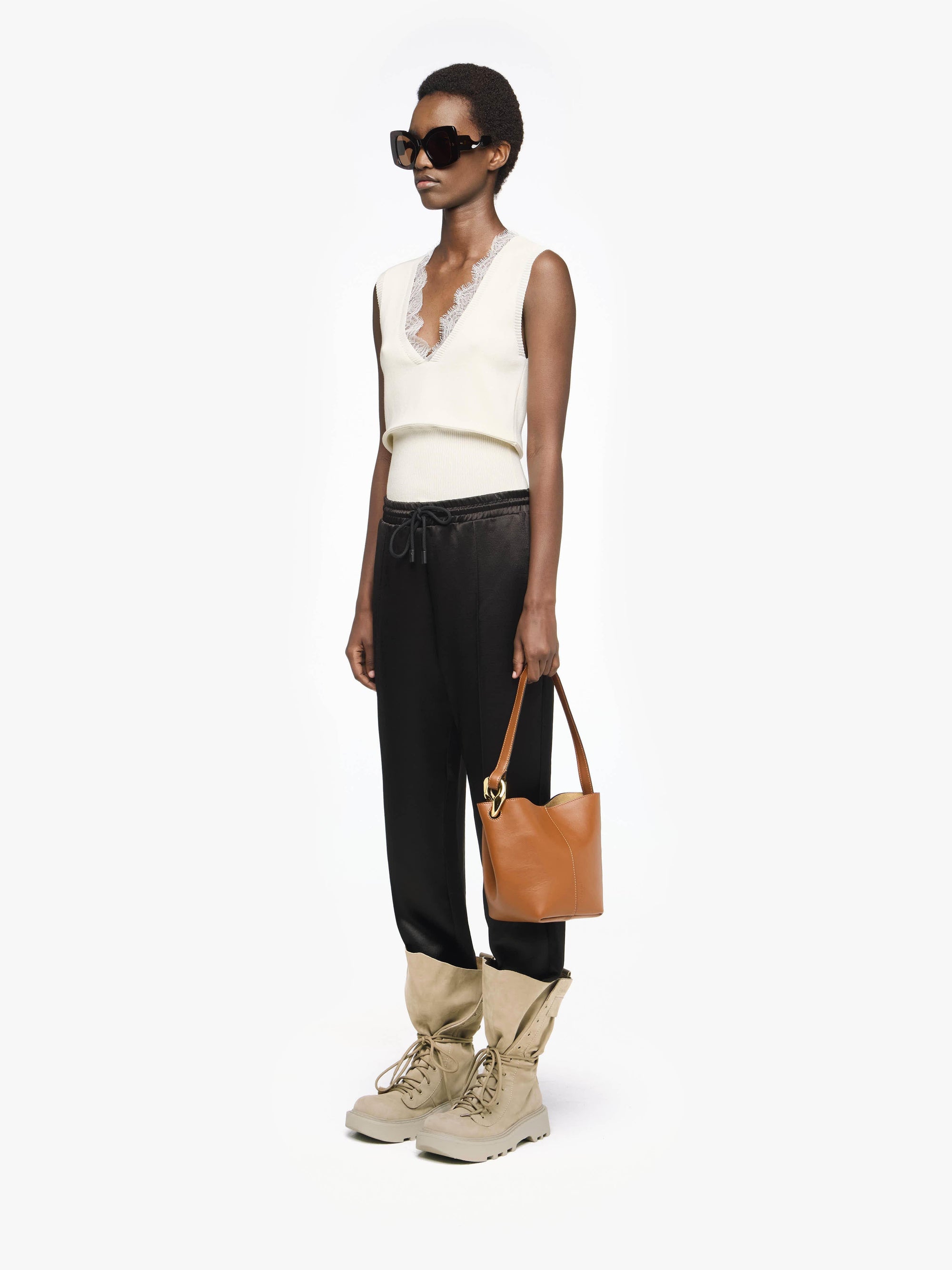 SMALL JWA CORNER BUCKET - LEATHER BUCKET BAG