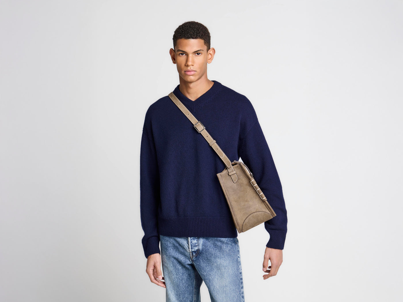 MESSENGER LOAFER BAG IN DARK TAUPE WAXED SUEDE