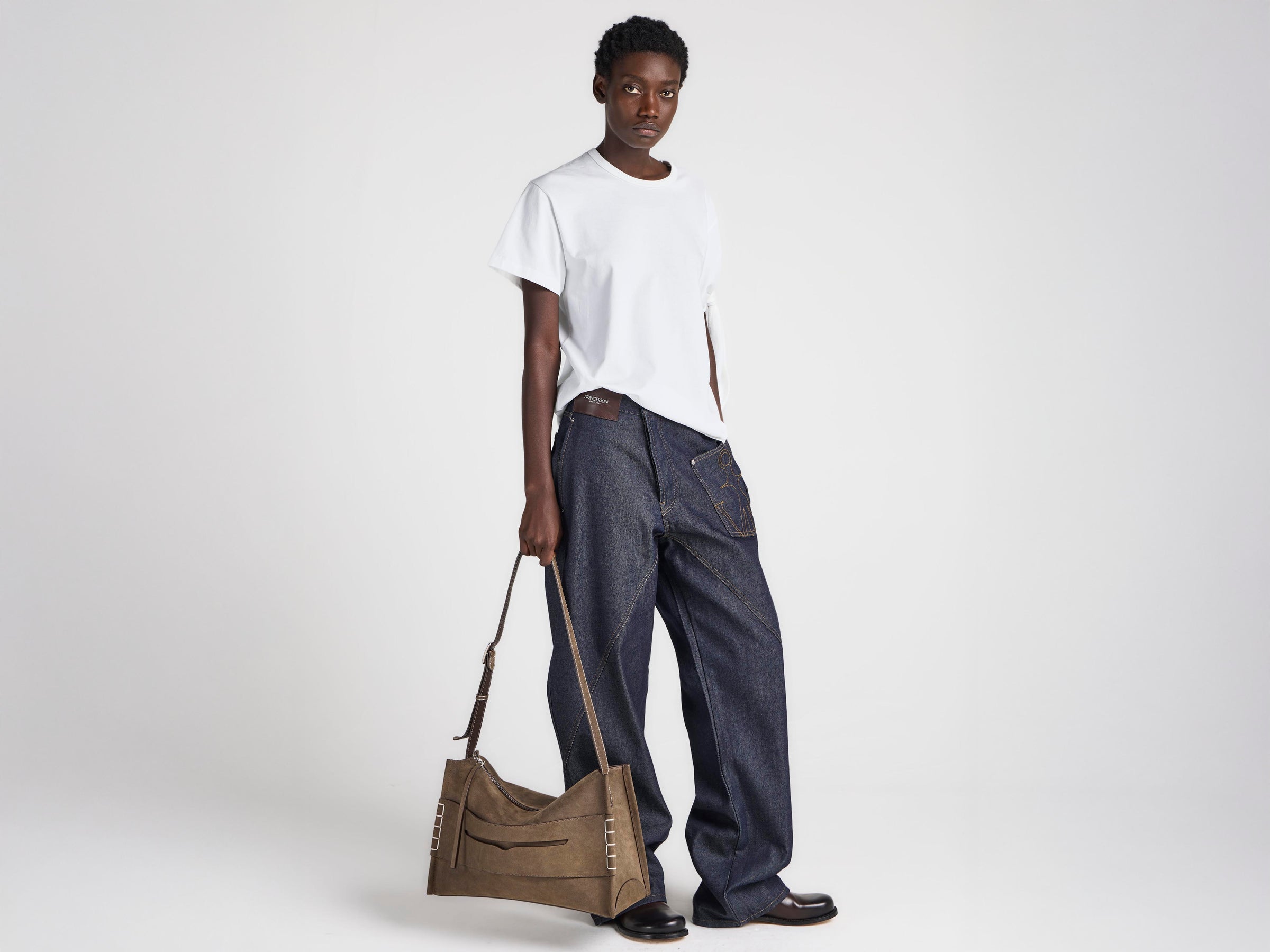 MESSENGER LOAFER BAG IN DARK TAUPE WAXED SUEDE