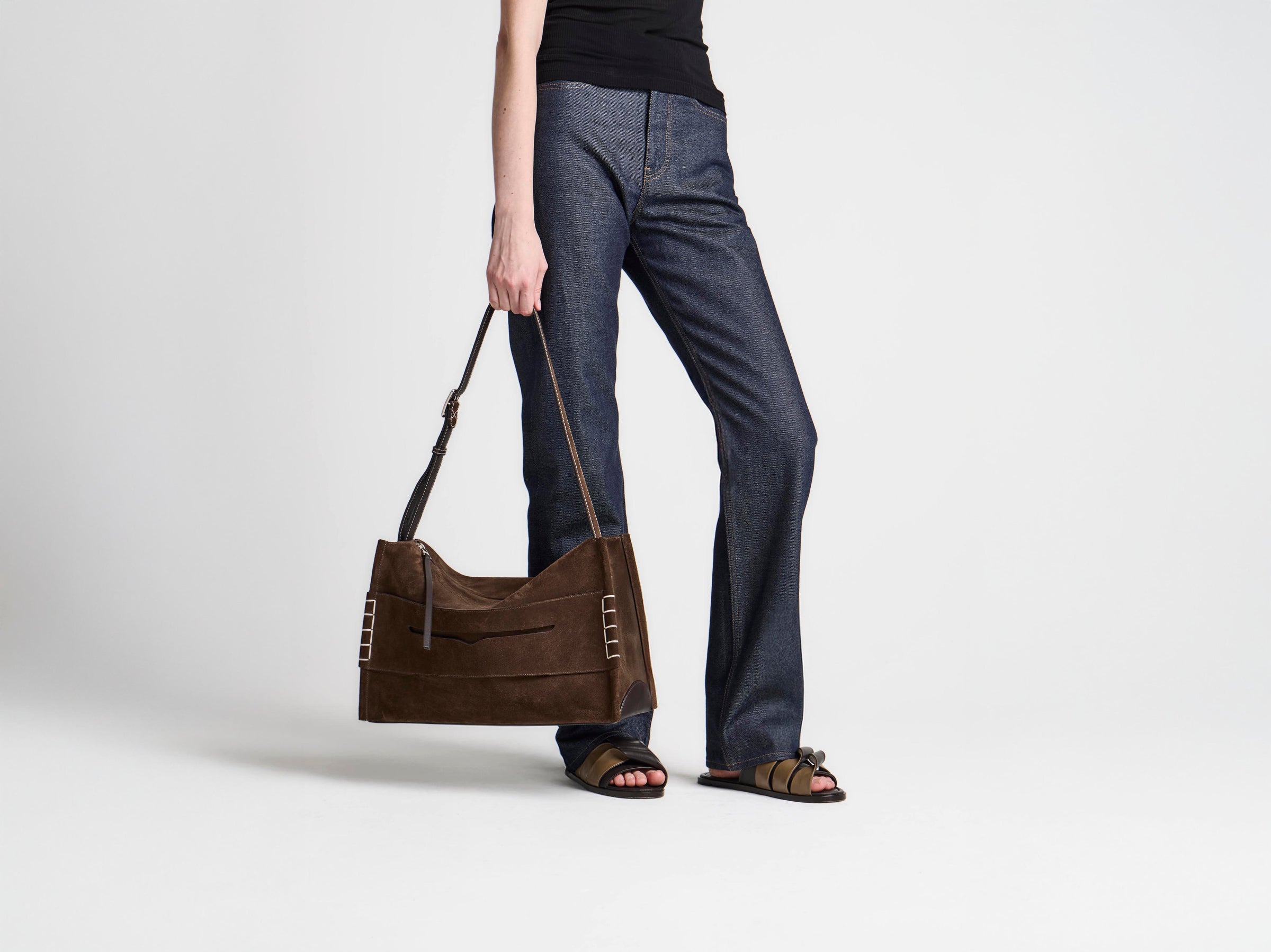 MESSENGER LOAFER BAG IN CHOCOLATE BROWN SUEDE