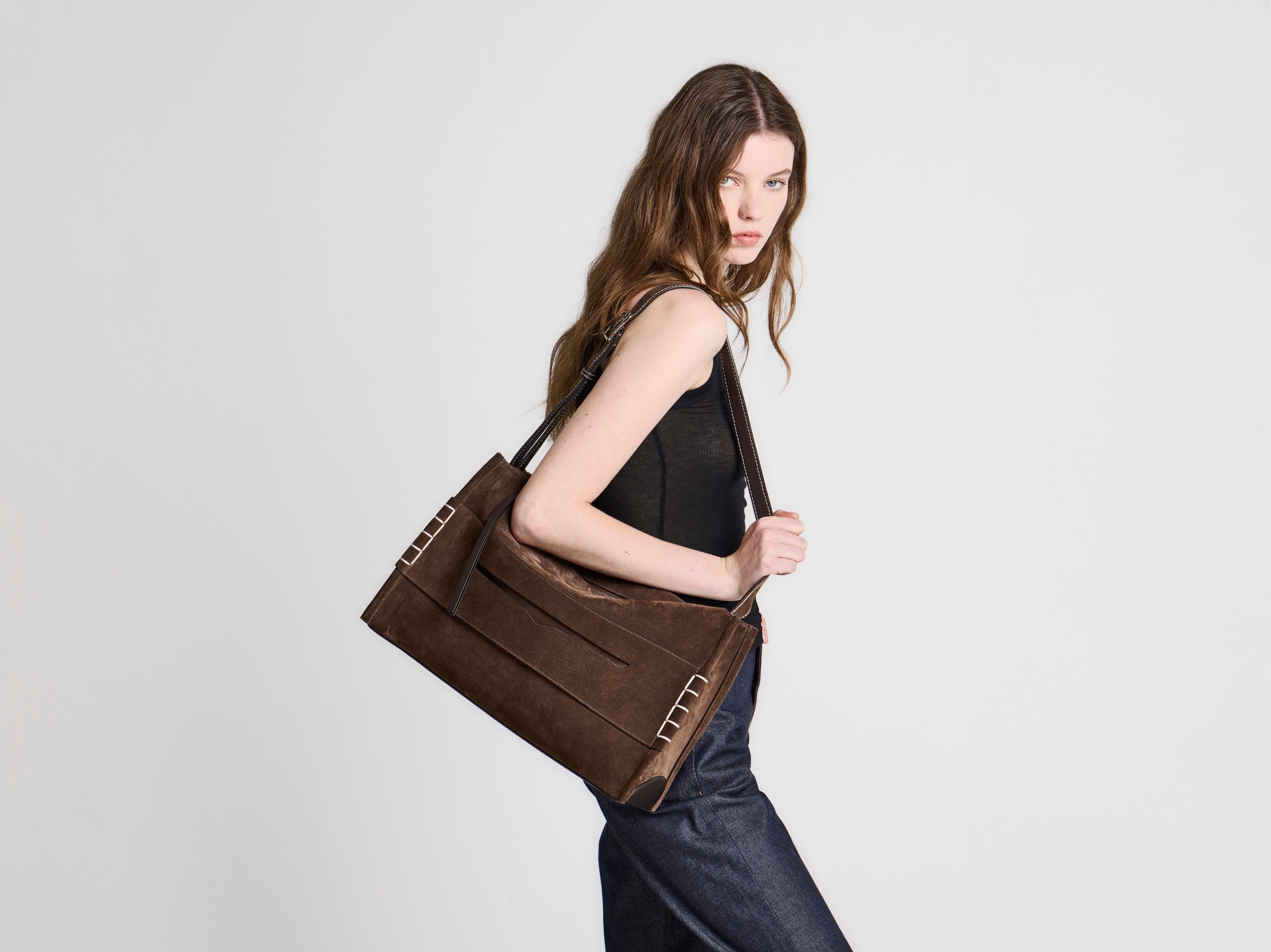 MESSENGER LOAFER BAG IN CHOCOLATE BROWN SUEDE