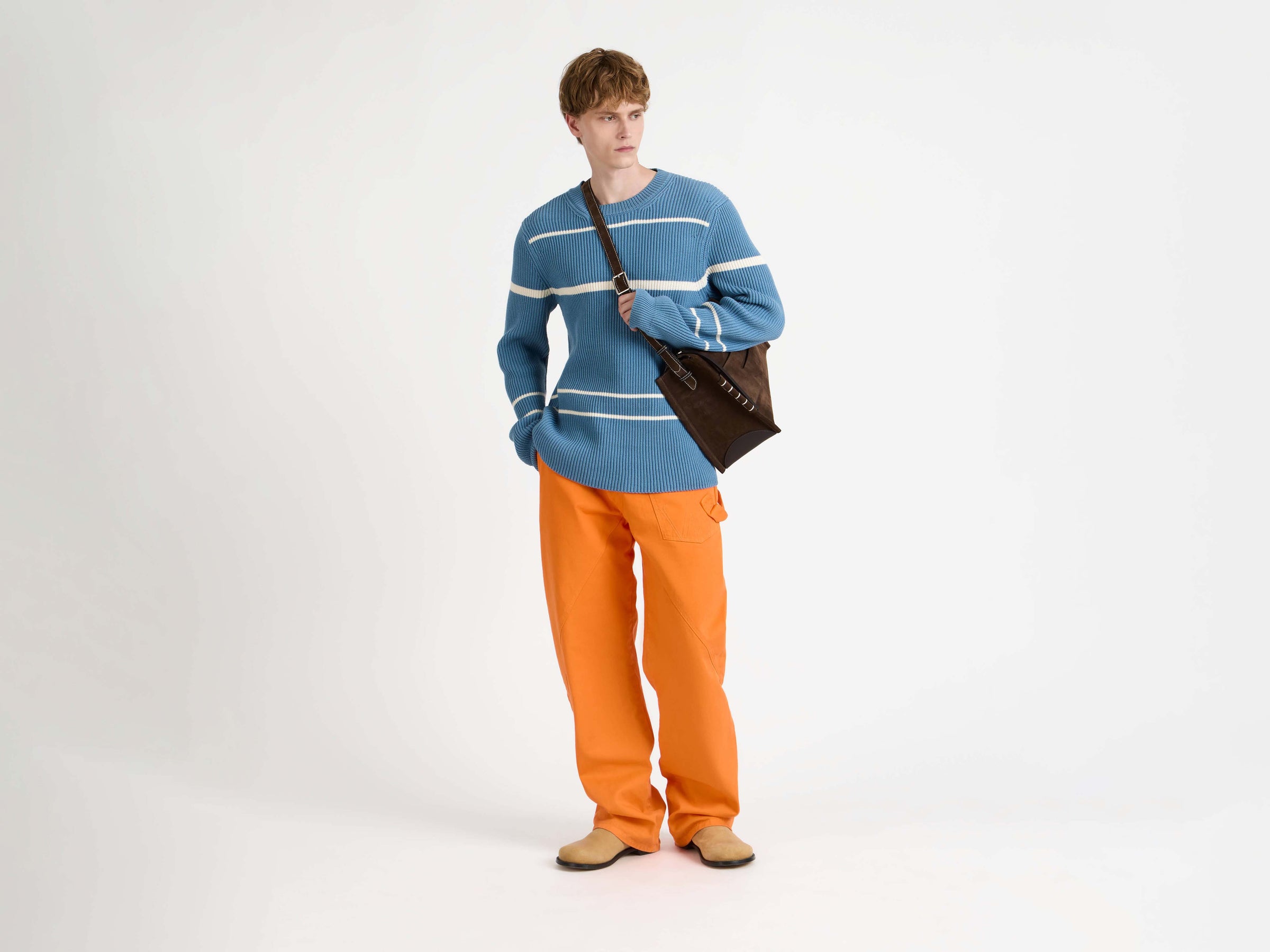 MESSENGER LOAFER BAG IN CHOCOLATE BROWN SUEDE