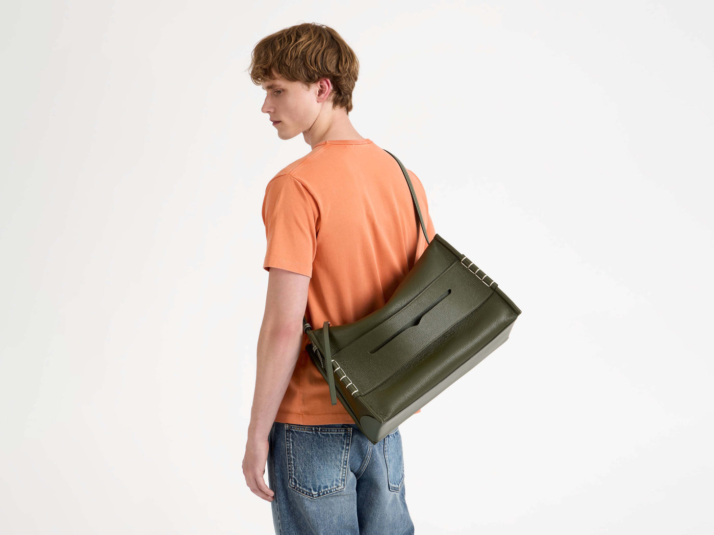 messenger loafer bag khaki Model Detail 6