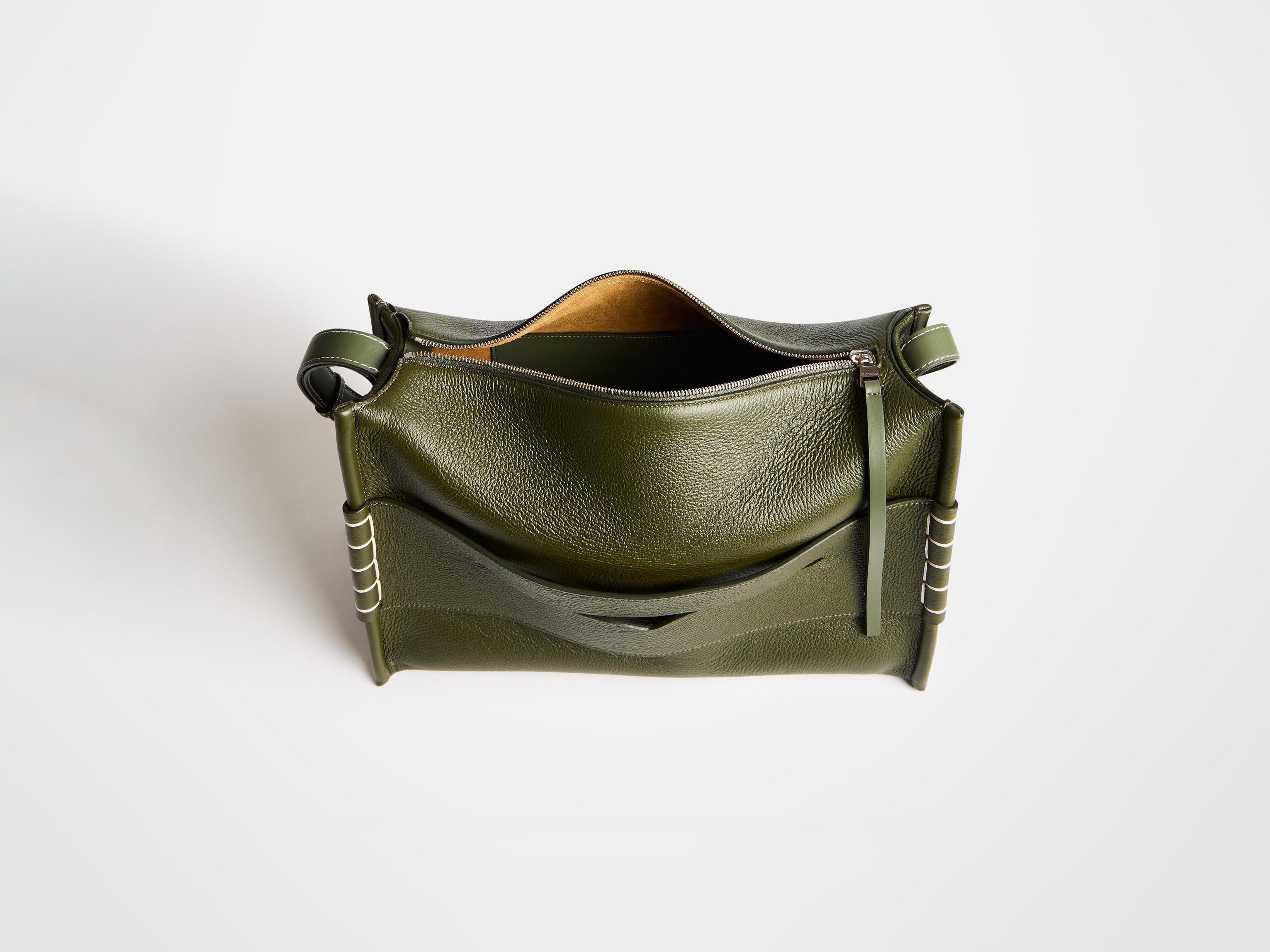 MESSENGER LOAFER BAG IN KHAKI LEATHER in KHAKI
