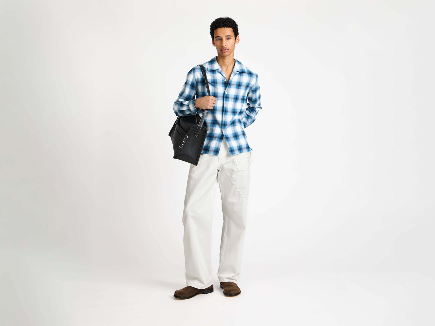 messenger loafer bag black Model Front 3