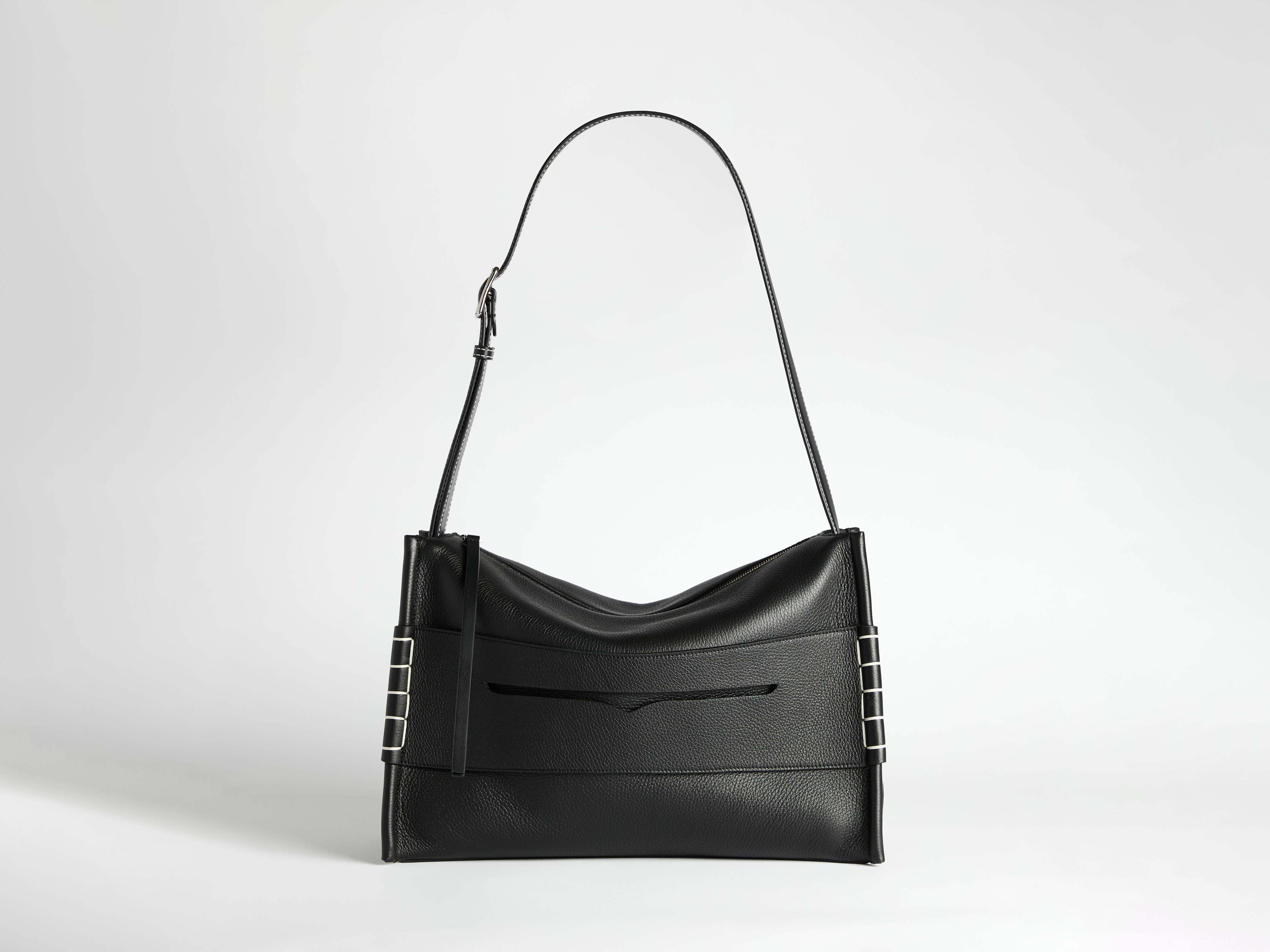 MESSENGER LOAFER BAG IN BLACK LEATHER in BLACK