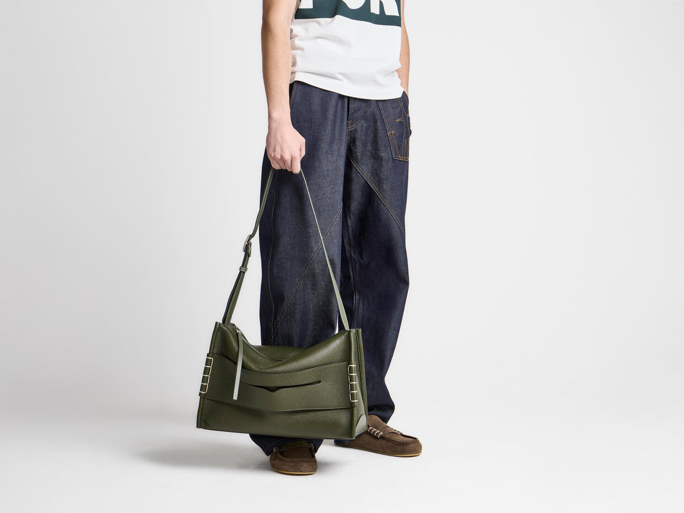 MESSENGER LOAFER BAG IN KHAKI LEATHER