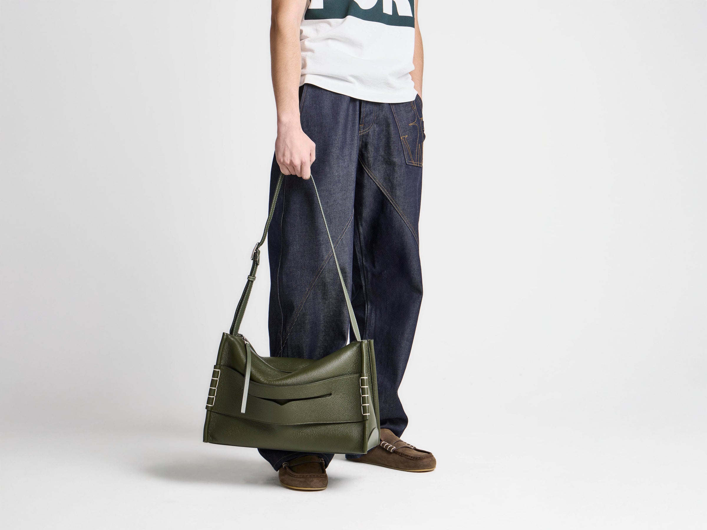 MESSENGER LOAFER BAG IN KHAKI LEATHER