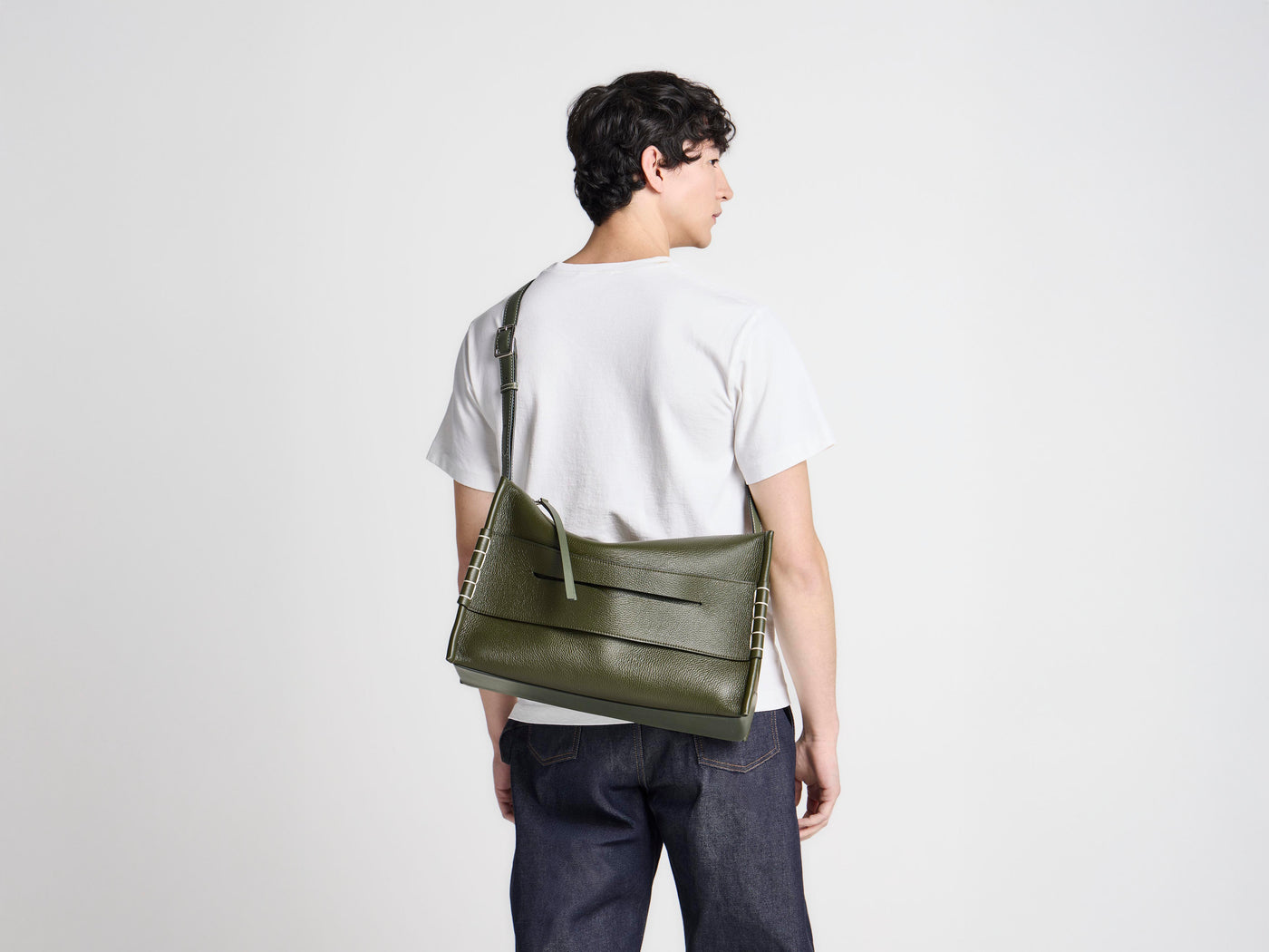 MESSENGER LOAFER BAG IN KHAKI LEATHER