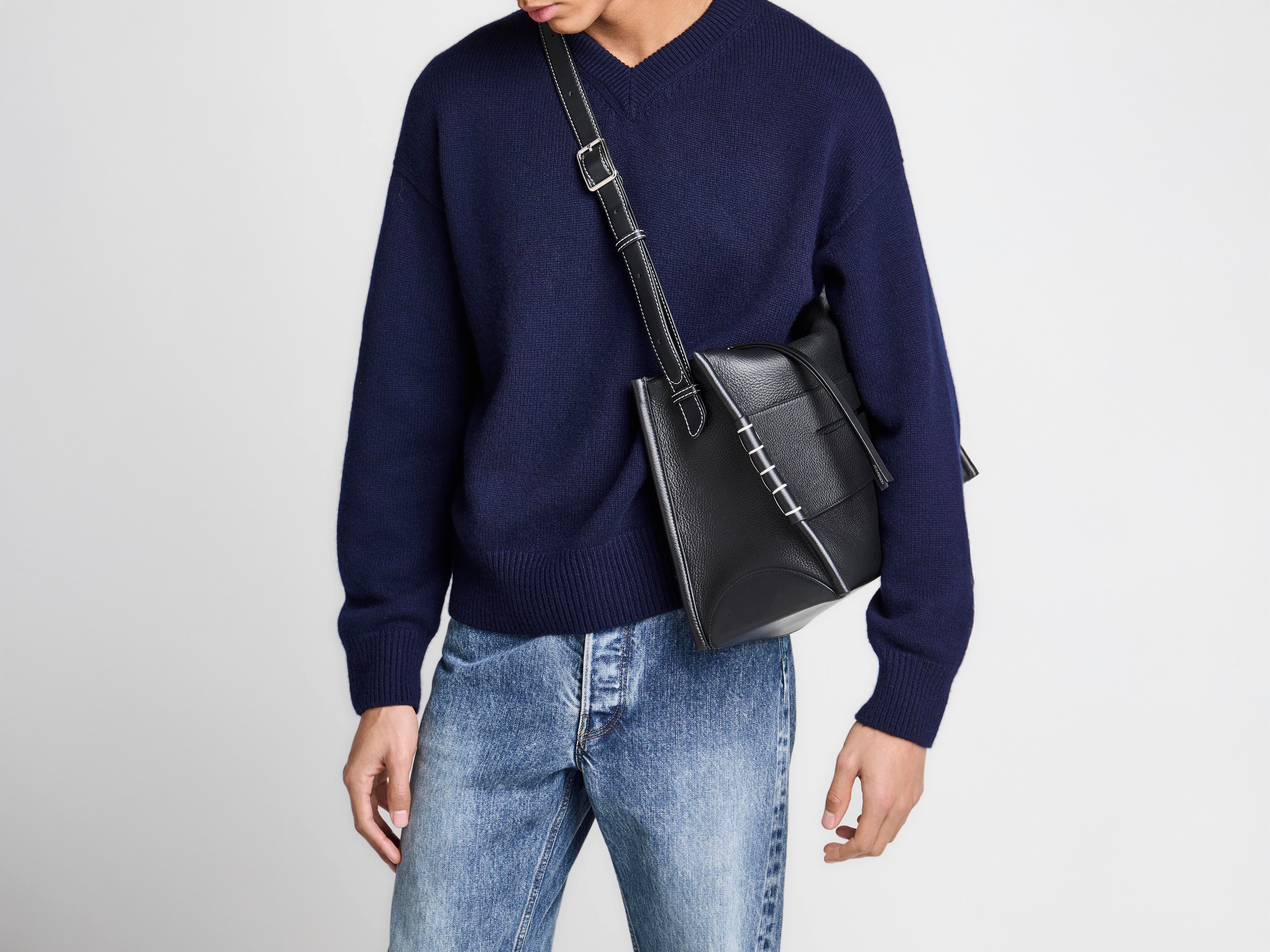 MESSENGER LOAFER BAG IN BLACK LEATHER in BLACK HB0749LA0410999O/S