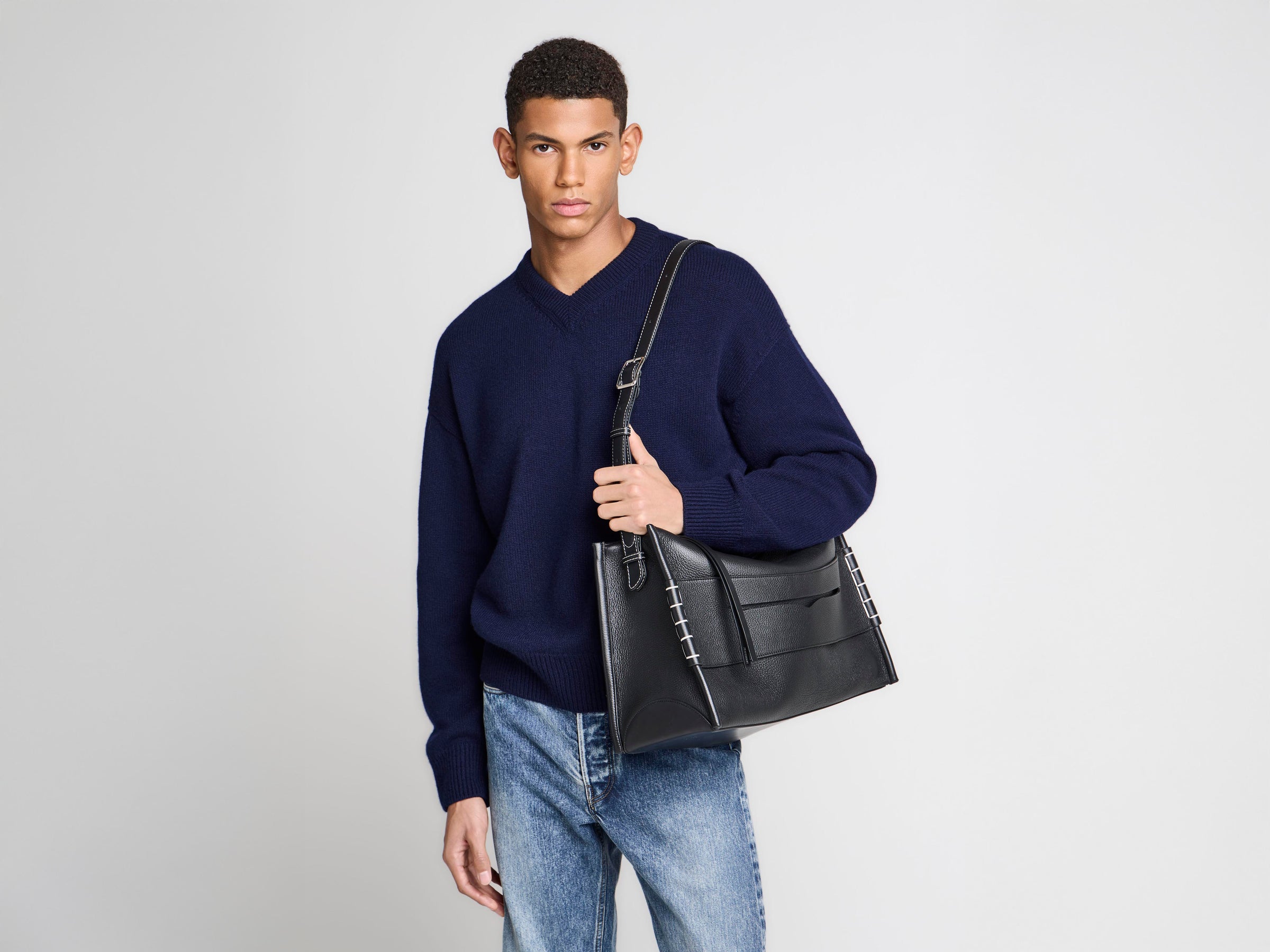 MESSENGER LOAFER BAG IN BLACK LEATHER