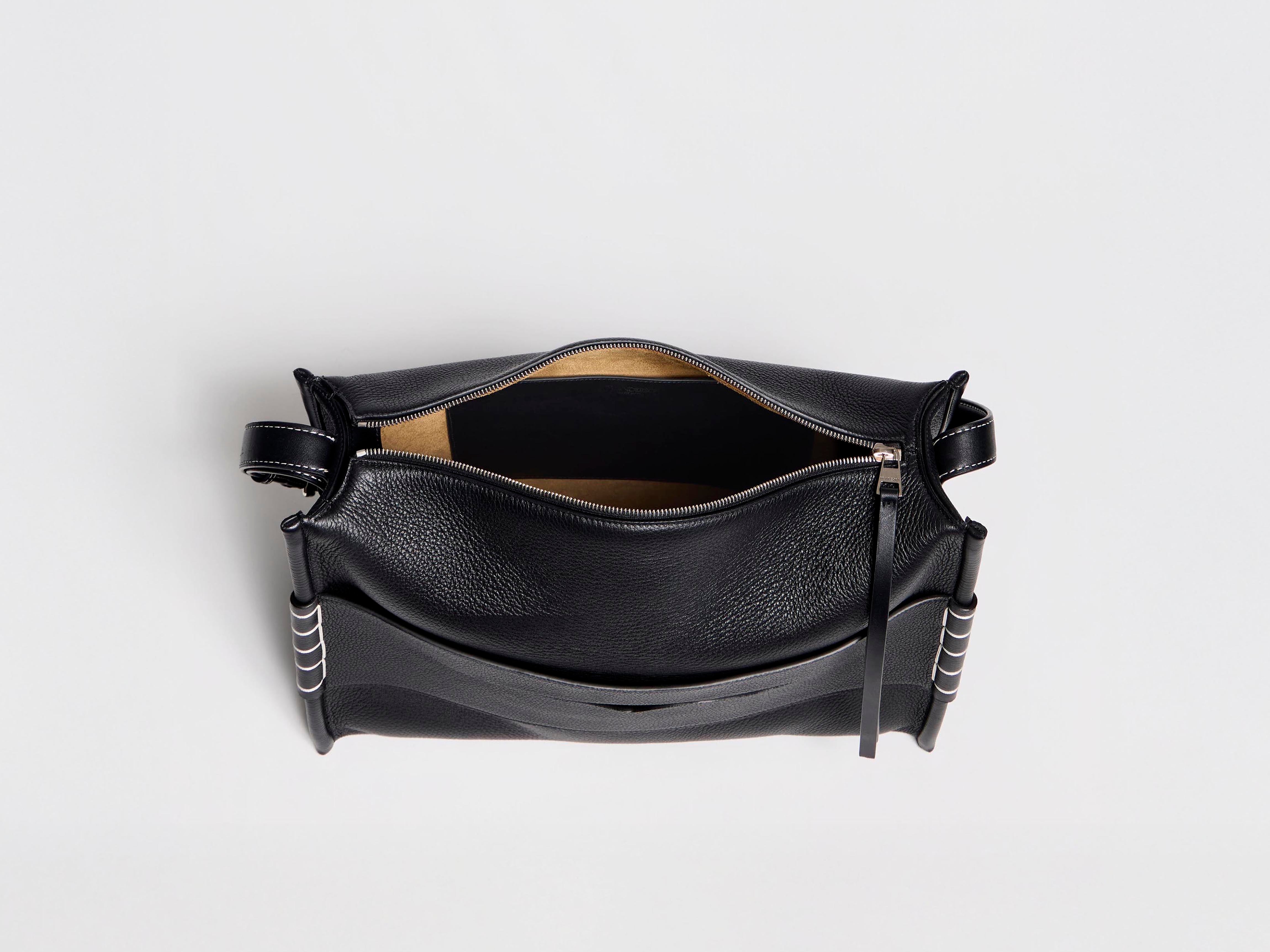 MESSENGER LOAFER BAG IN BLACK LEATHER in BLACK HB0749LA0410999O/S