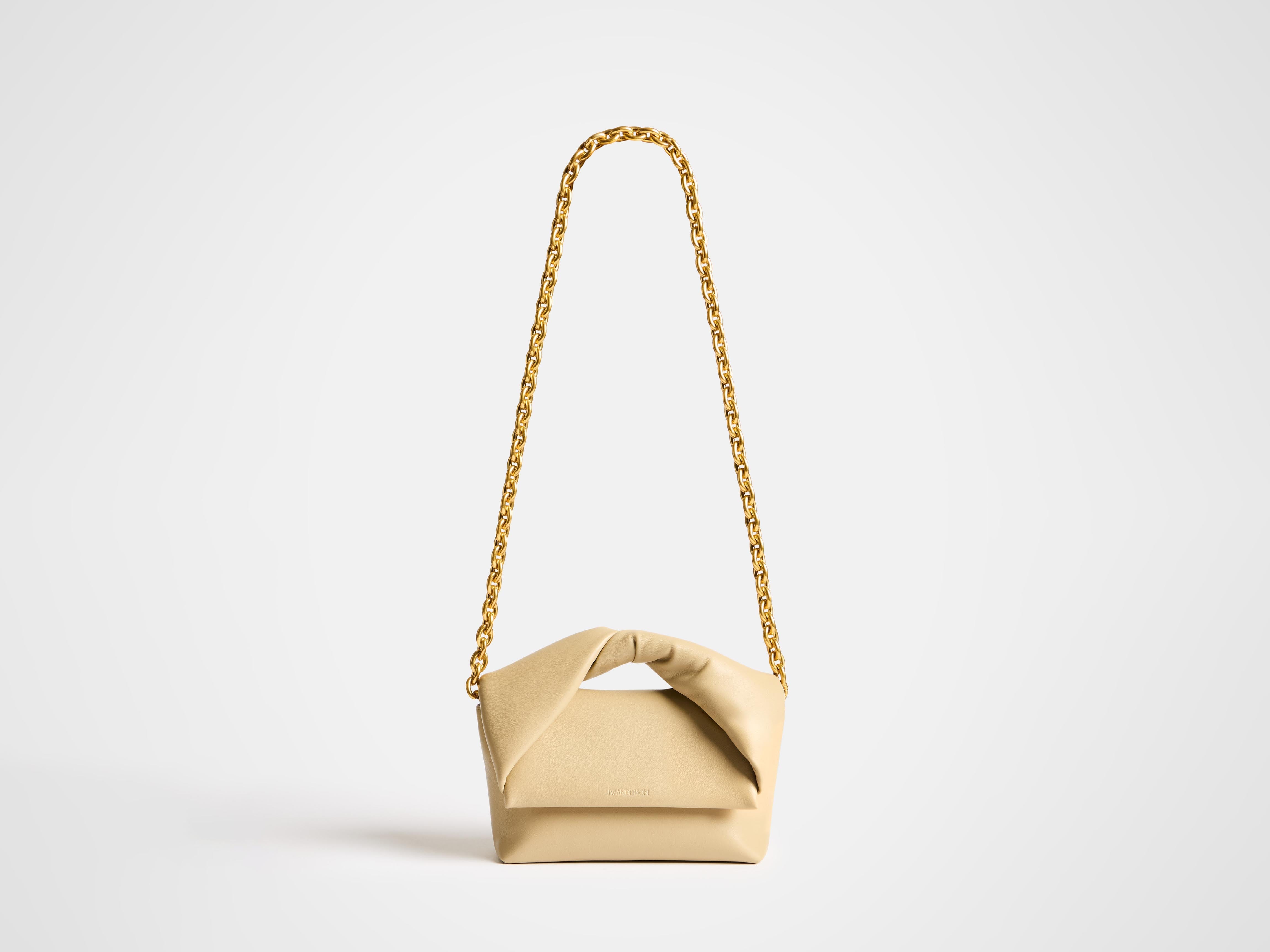 JW ANDERSON 24awタッセルバッグ MEDIUM TWISTER BAG IN TAUPE LEATHER in TAUPE