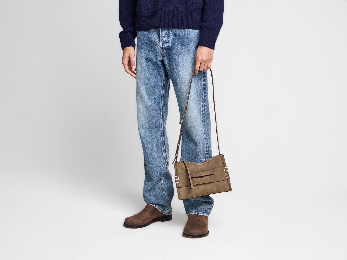 SMALL MESSENGER LOAFER BAG IN DARK TAUPE LEATHER