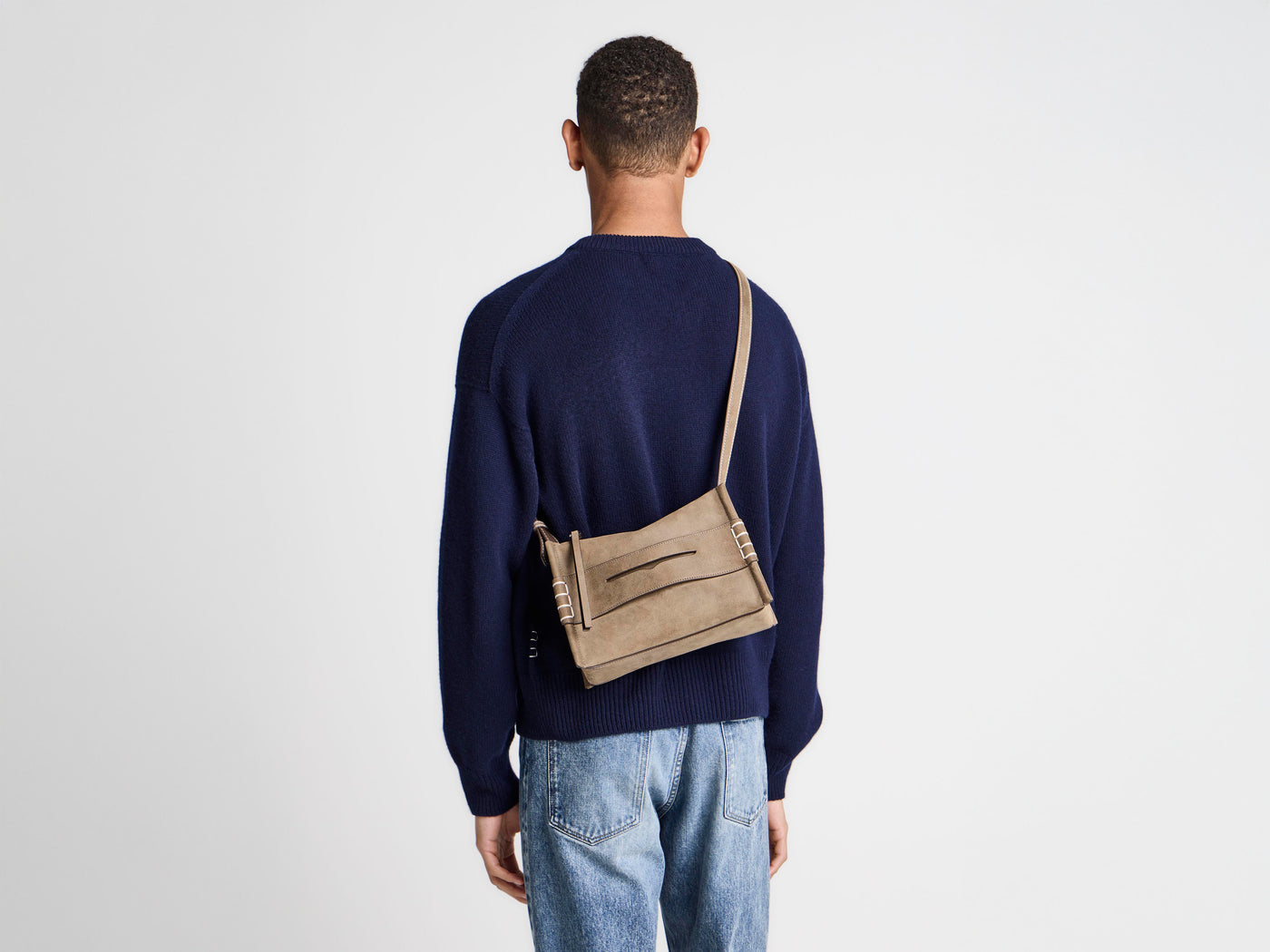 SMALL MESSENGER LOAFER BAG IN DARK TAUPE LEATHER