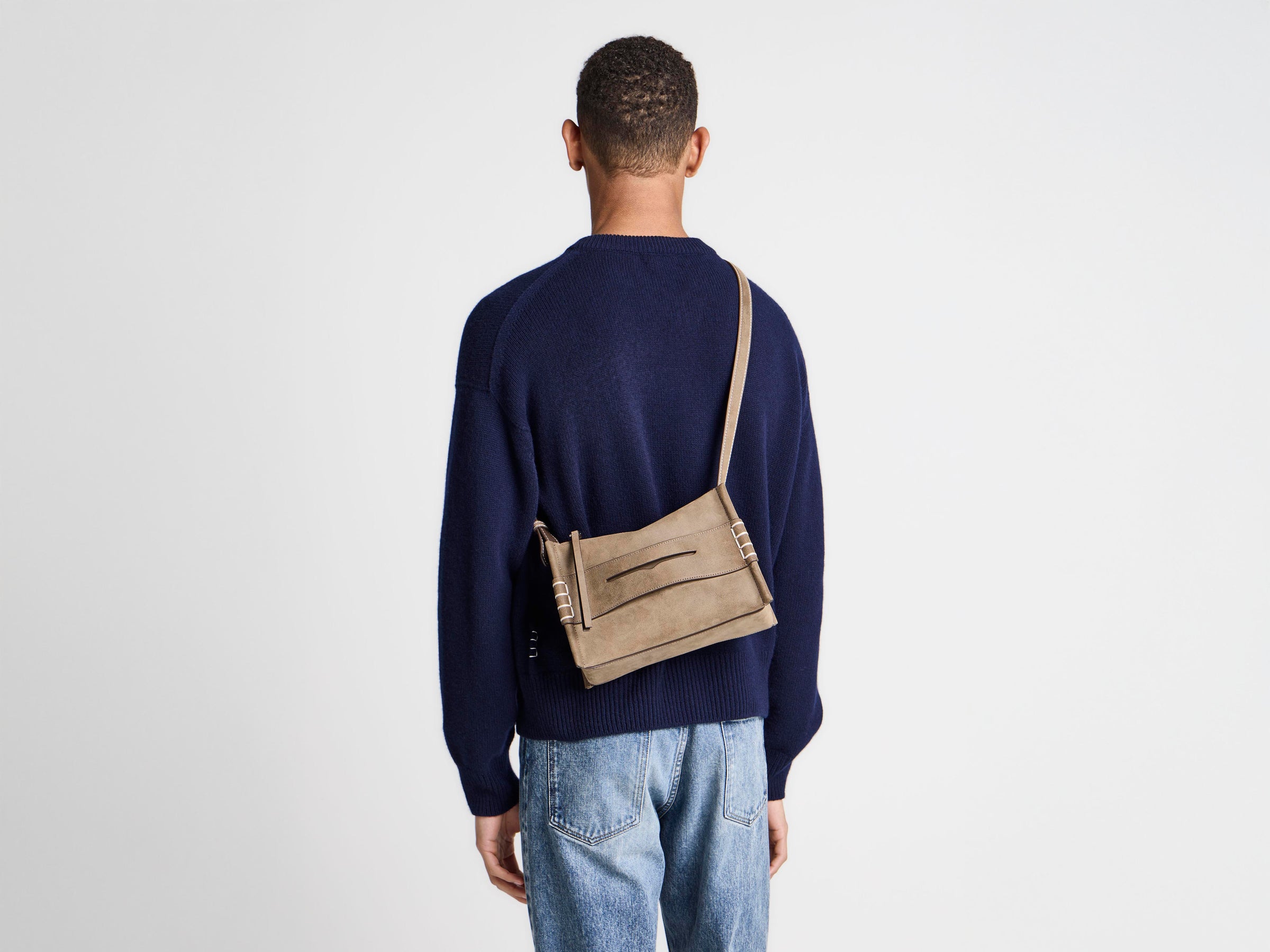 SMALL MESSENGER LOAFER BAG IN DARK TAUPE LEATHER