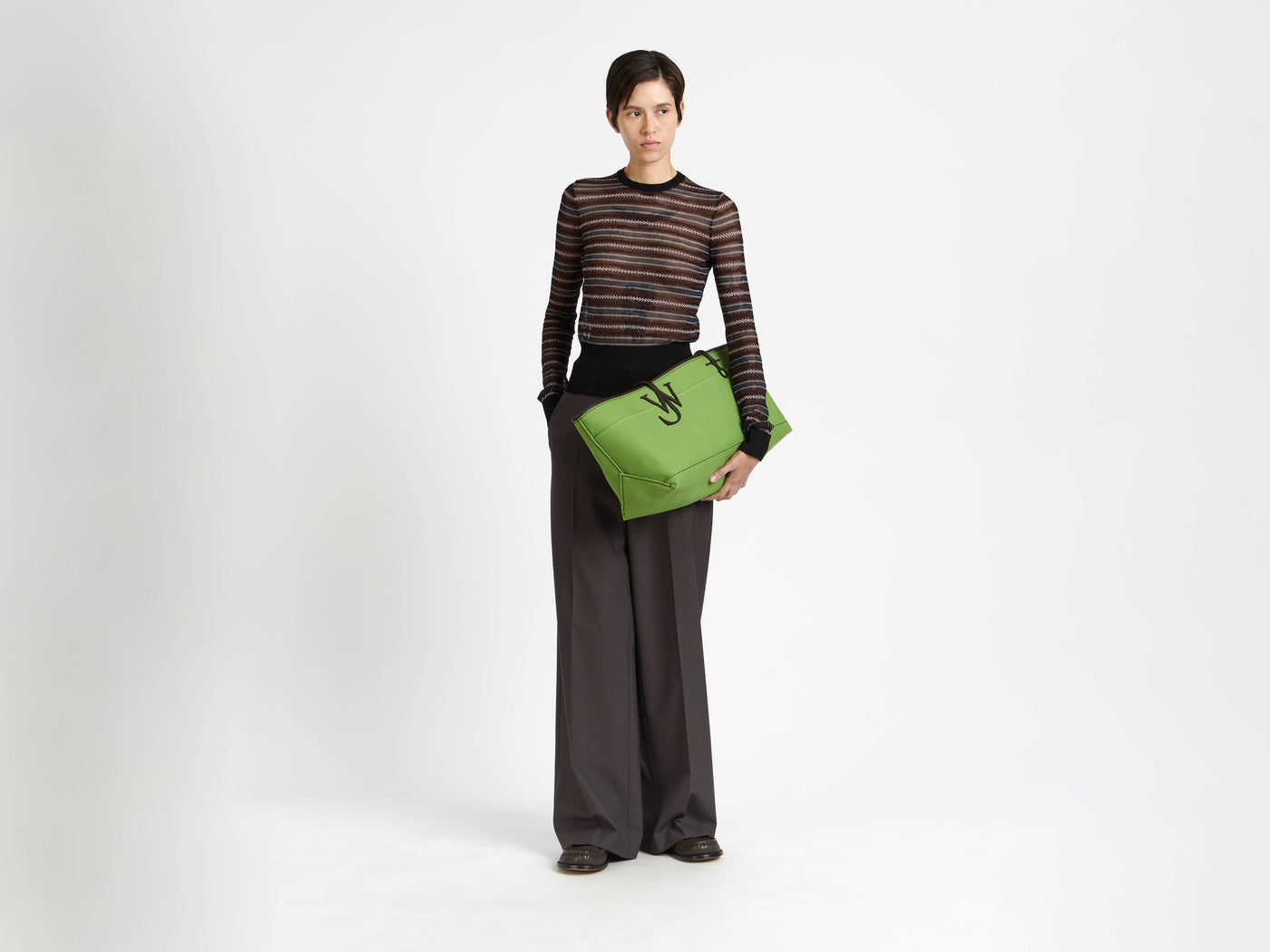 stretch anchor tote green brown Model Front 2