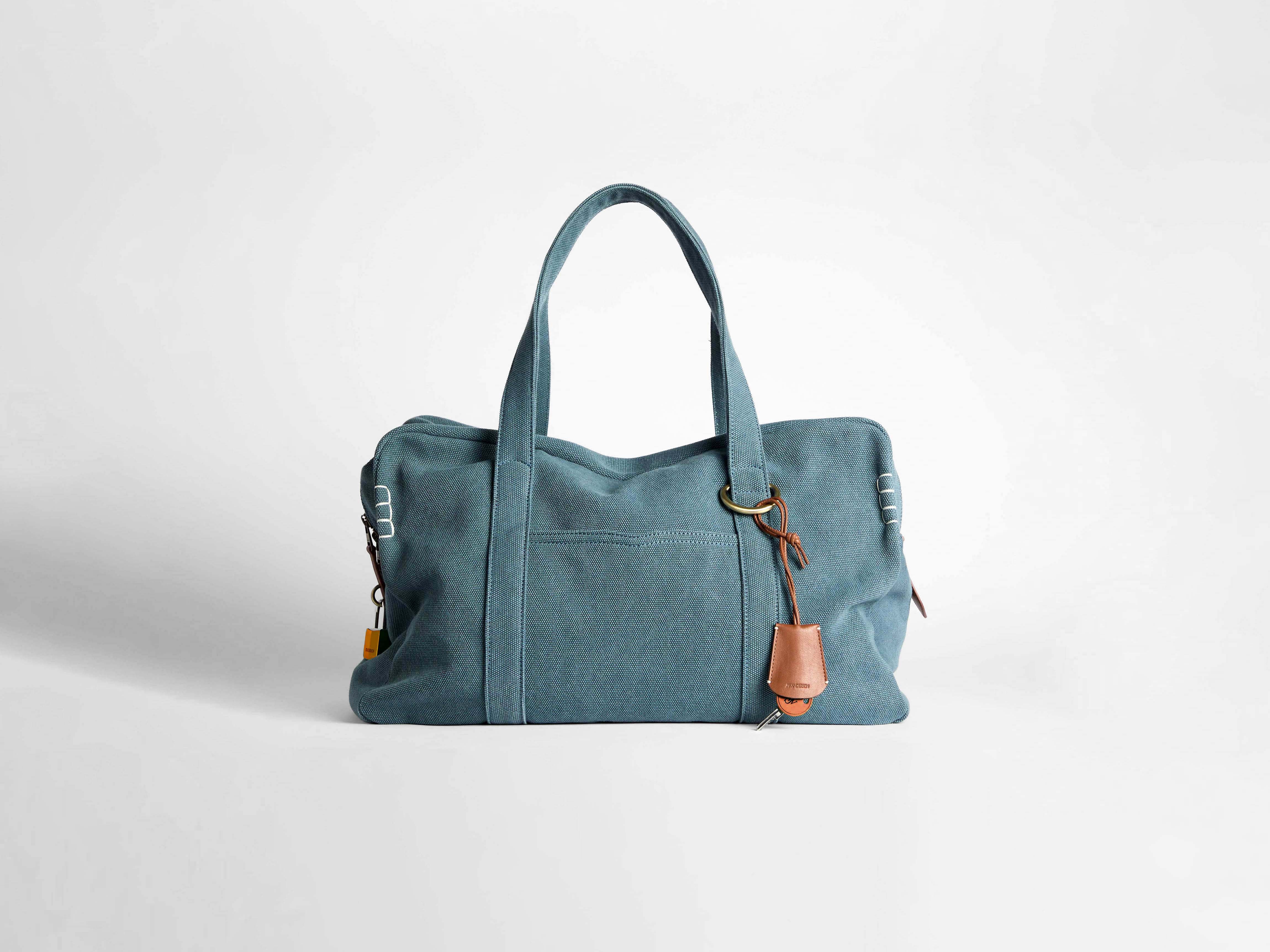 WEEKENDER CANVAS TOTE BAG IN MID-BLUE in MID BLUE HB0771FA0484172O