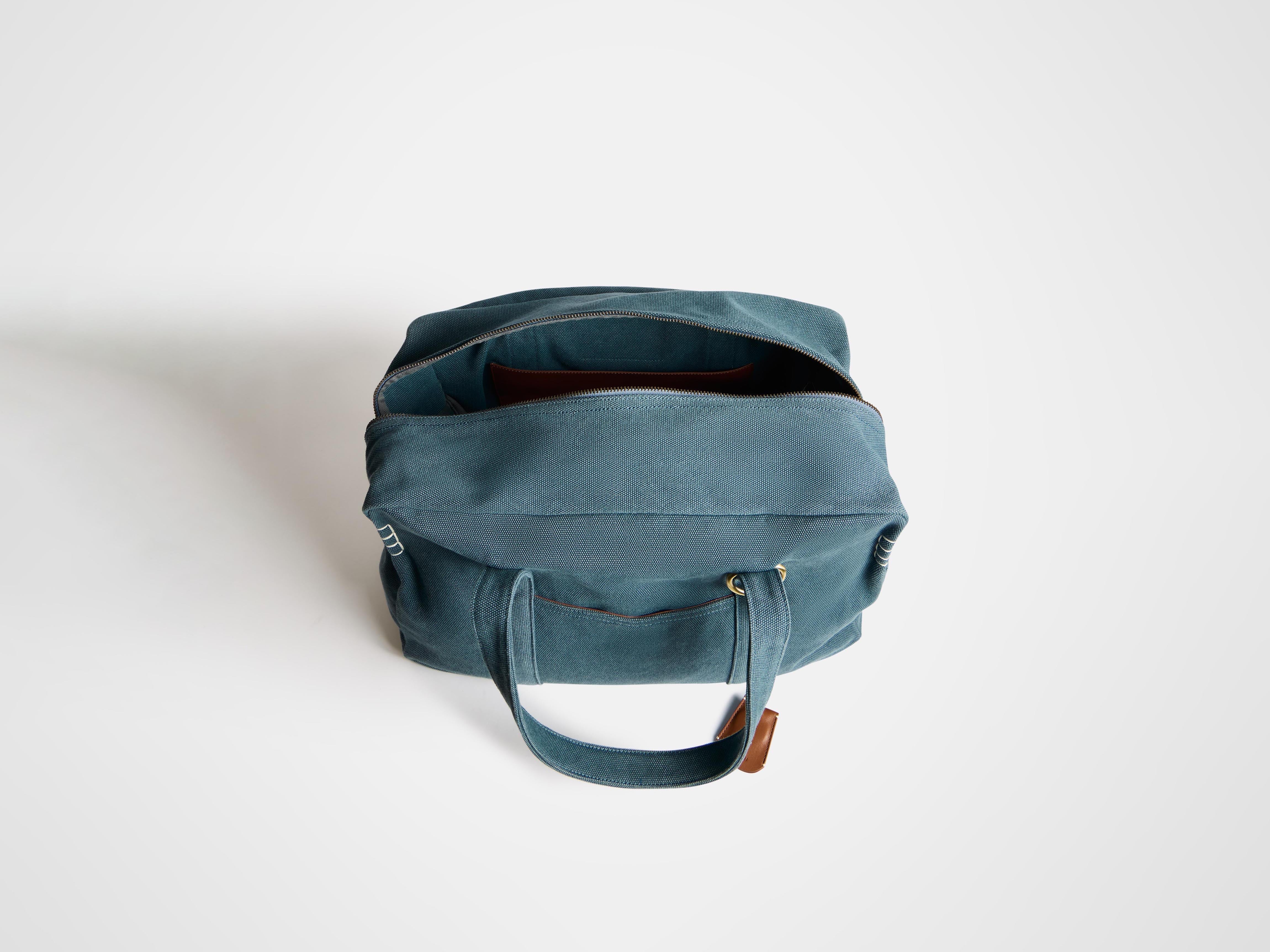 WEEKENDER CANVAS TOTE BAG IN MID-BLUE in MID BLUE