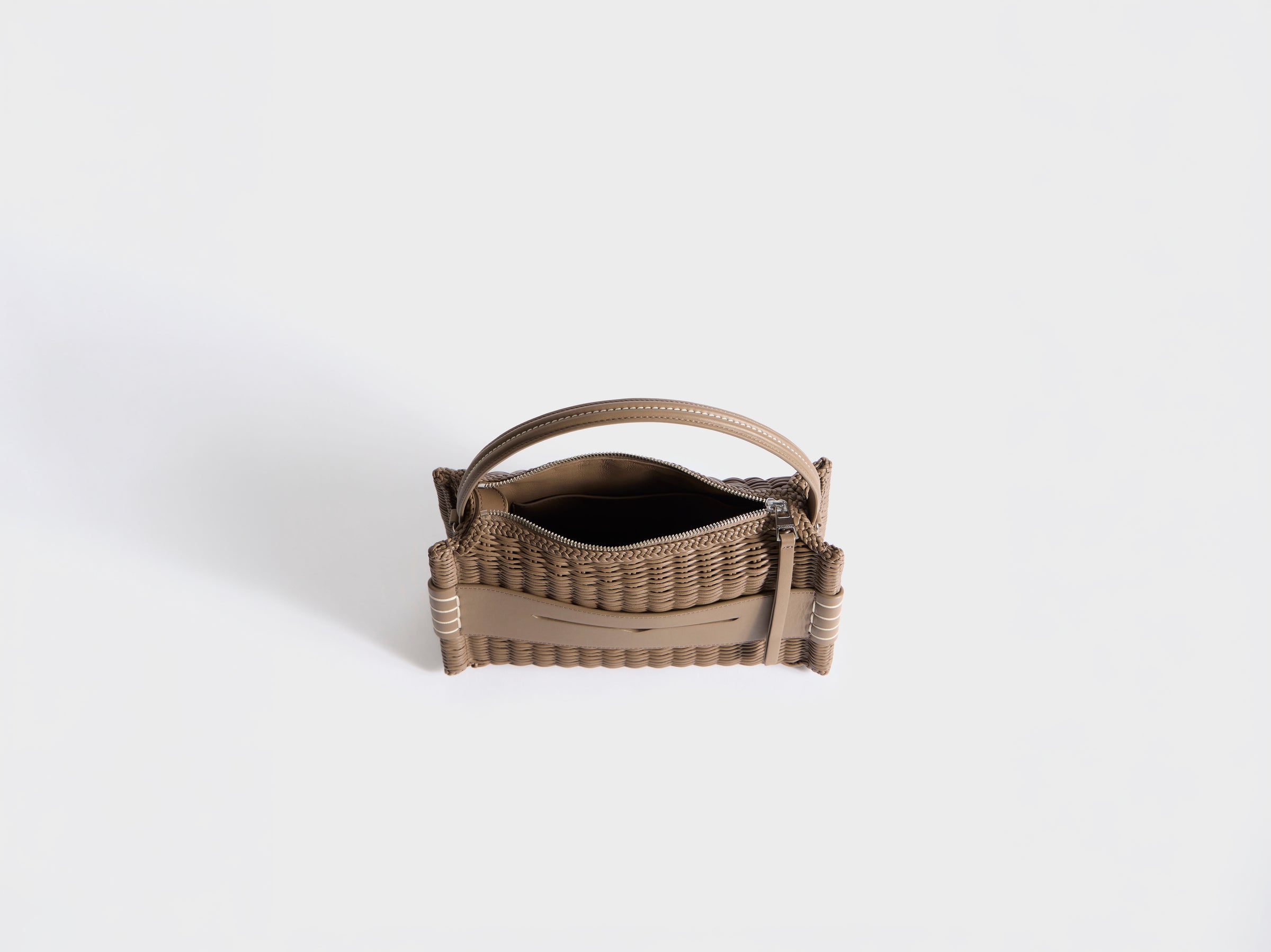 LOAFER BAG IN TAUPE WOVEN LEATHER