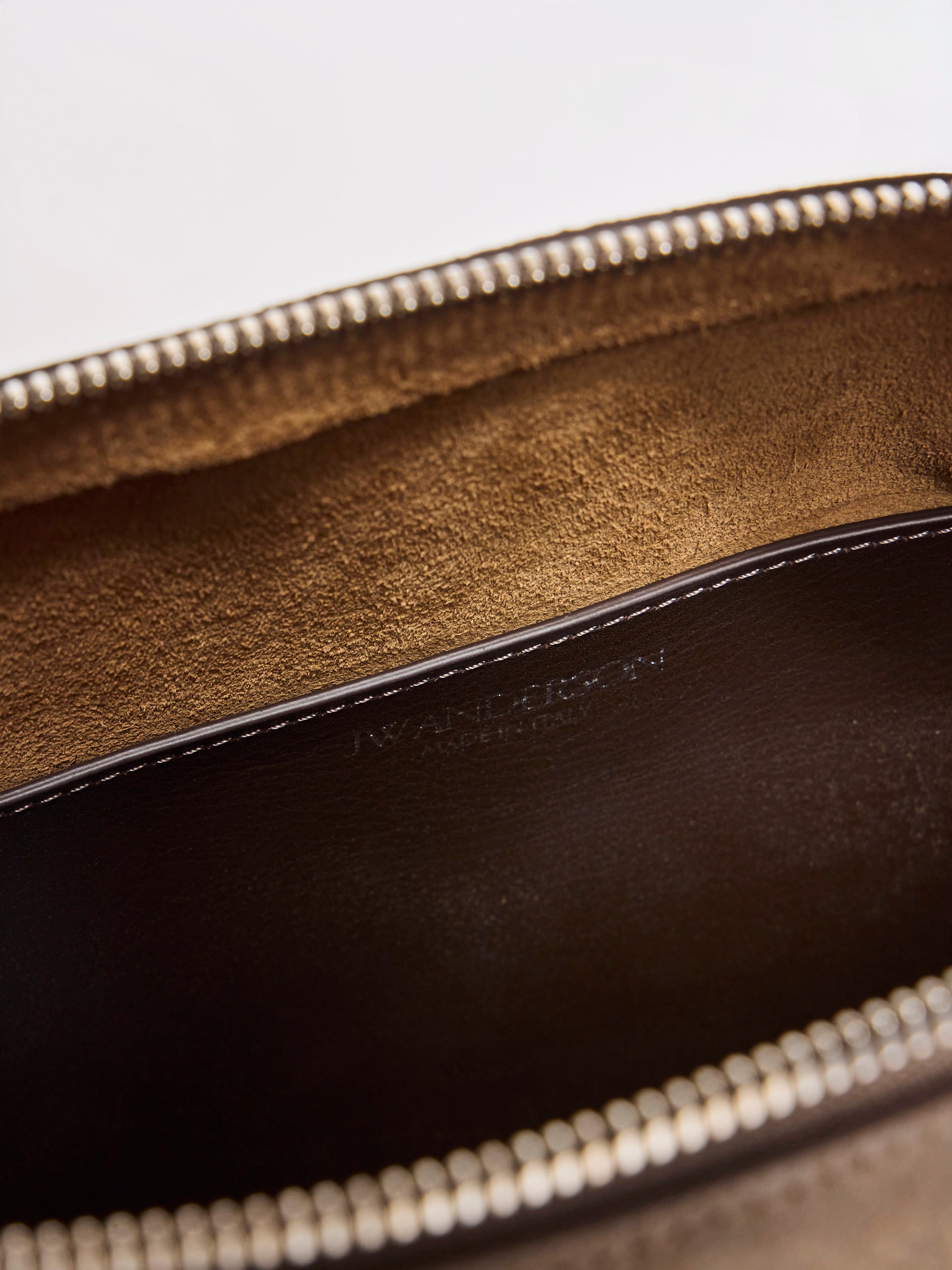 MEDIUM LOAFER BAG IN DARK TAUPE LEATHER