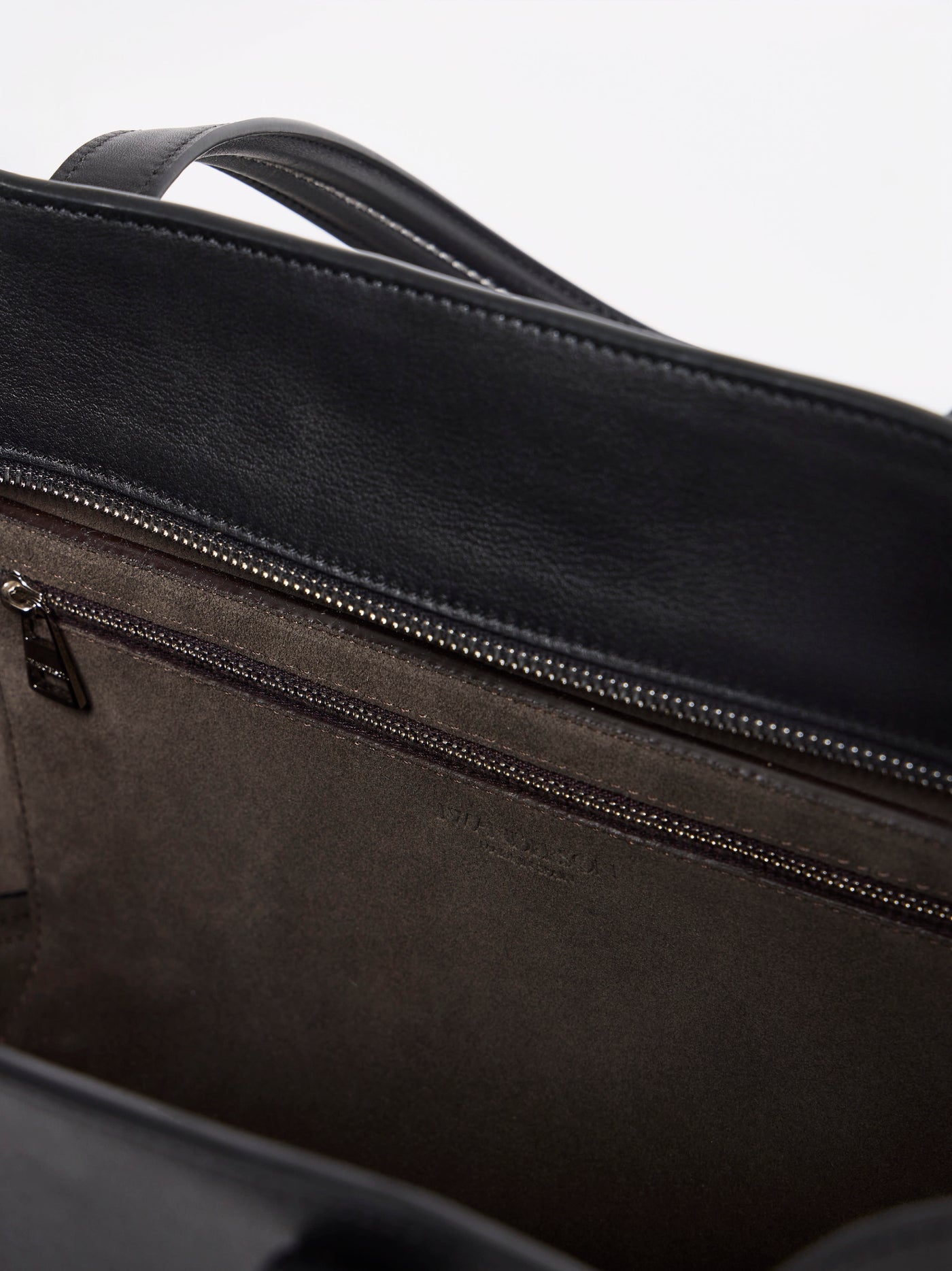 ELONGATED LOAFER CABAS BAG IN BLACK LEATHER