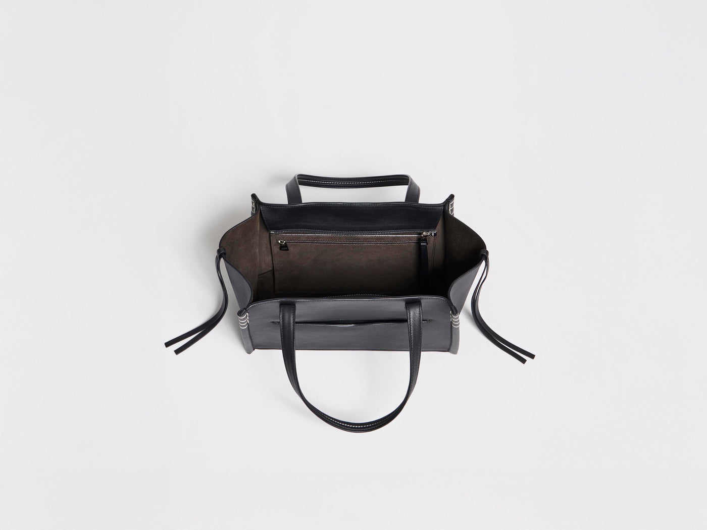 ELONGATED LOAFER CABAS BAG IN BLACK LEATHER
