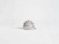 SHELL CLUTCH IN VINTAGE SILVER