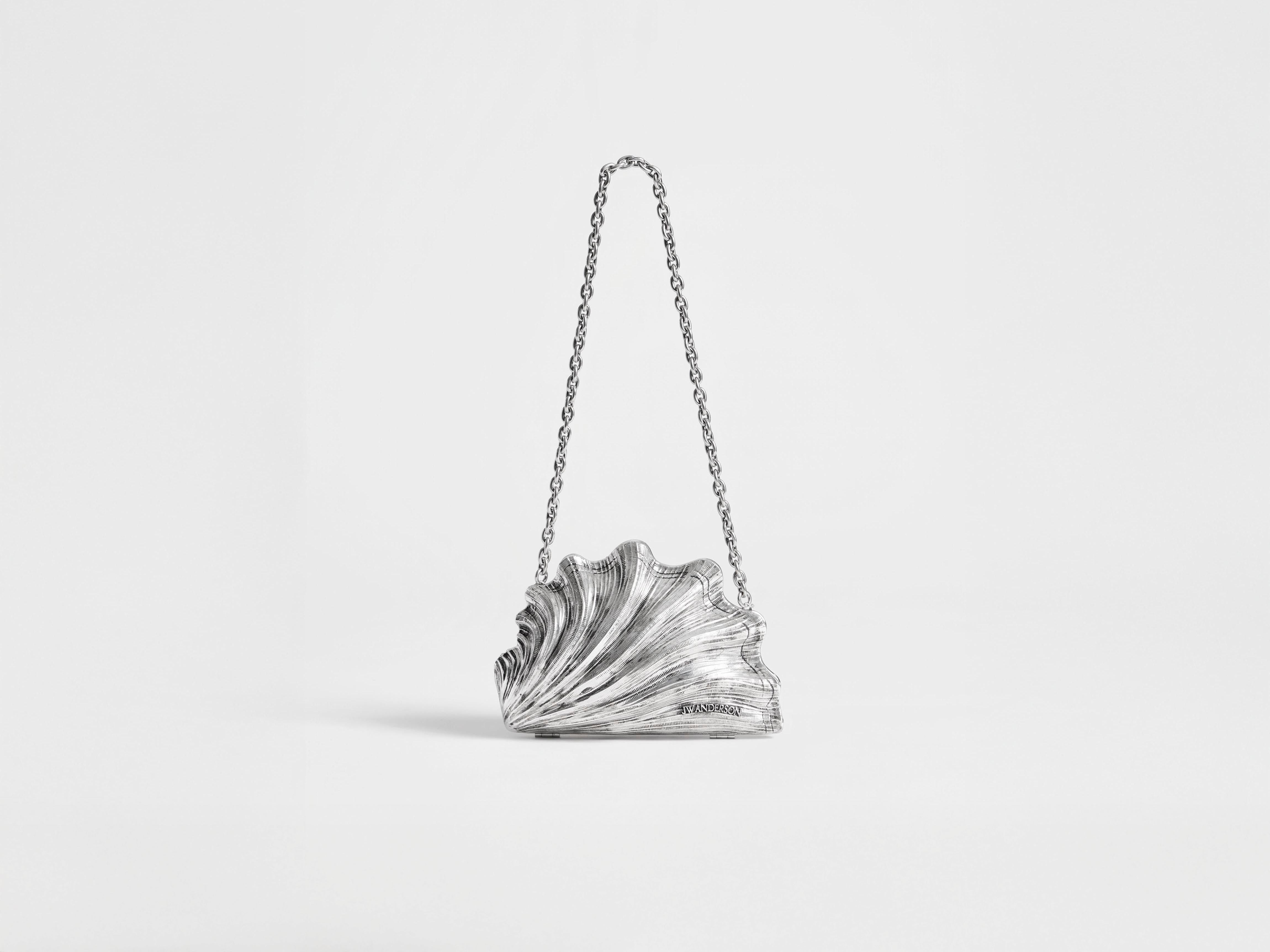 SHELL CLUTCH IN VINTAGE SILVER in SILVER HB0788FA0542910O/S | JW