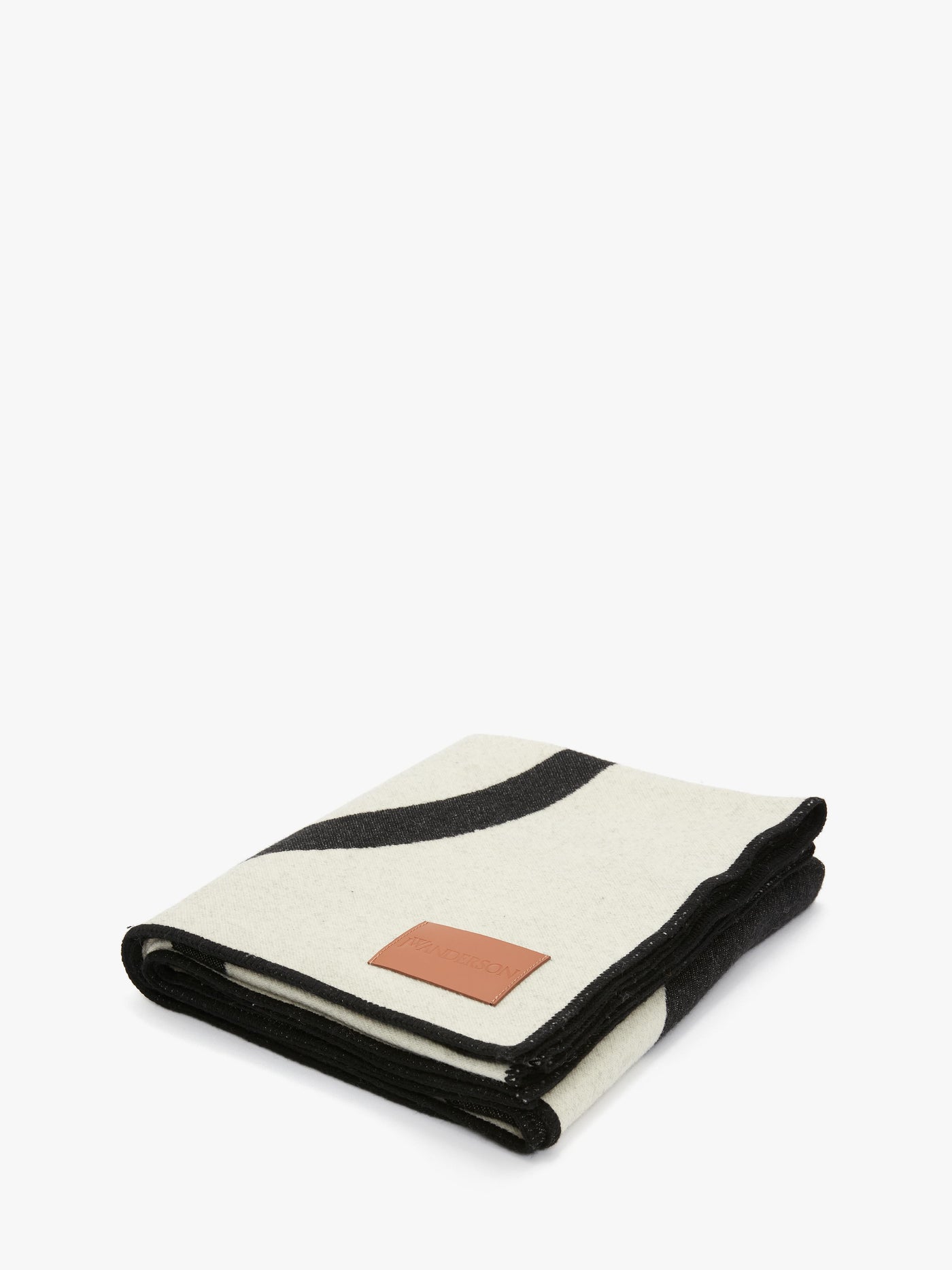 CL_160 X 136 BLANKET - BLACK/WHITE_HO0002FA0310