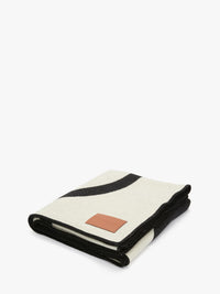 CL_160 X 136 BLANKET - BLACK/WHITE_HO0002FA0310