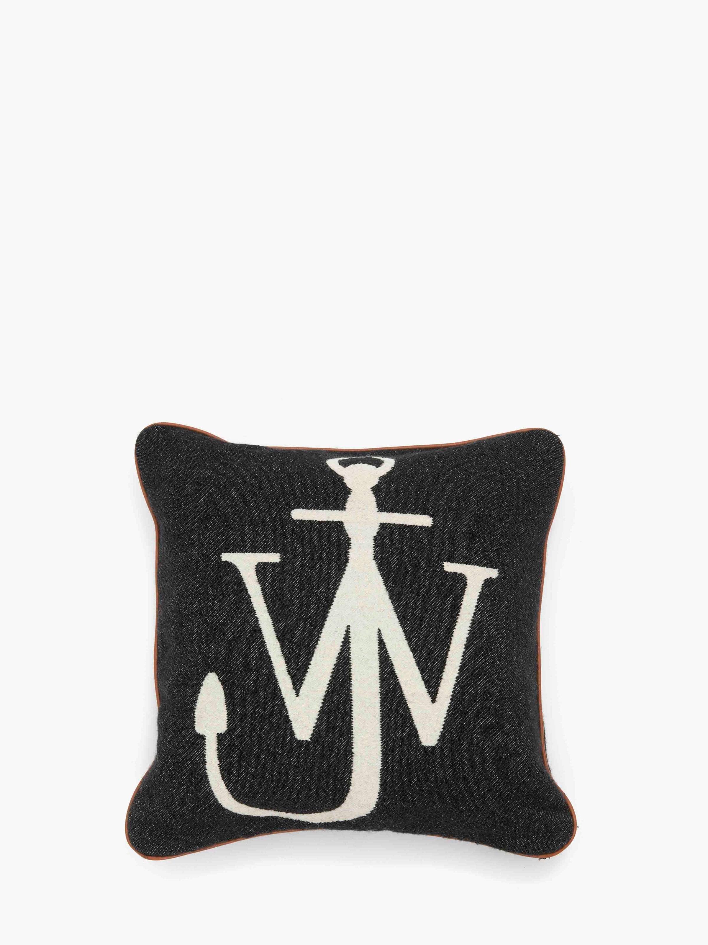 CL_48 X 48 CUSHION - BLACK/WHITE_HO0005FA0310