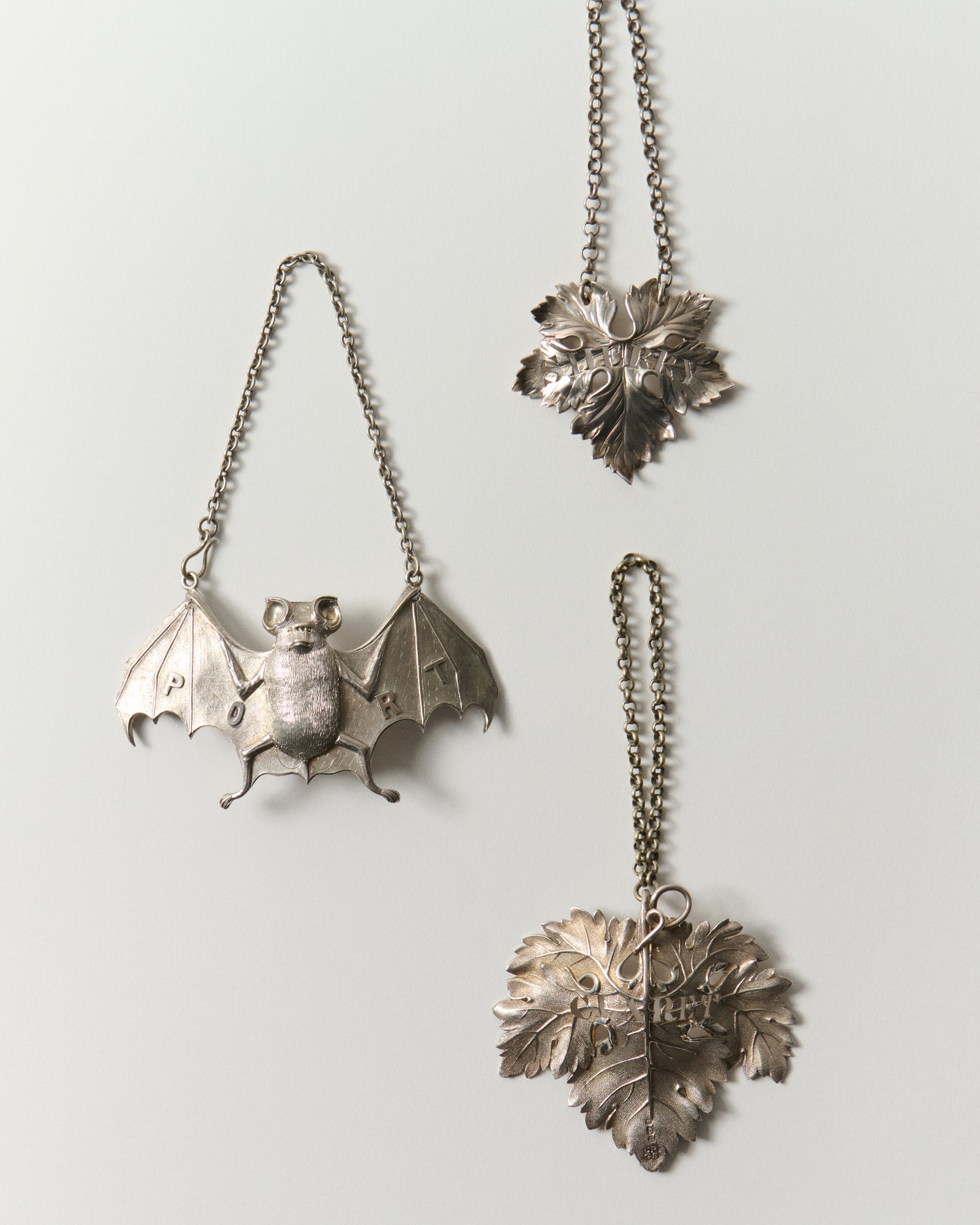 19TH CENTURY SILVER BAT WINE LABEL IN SILVER