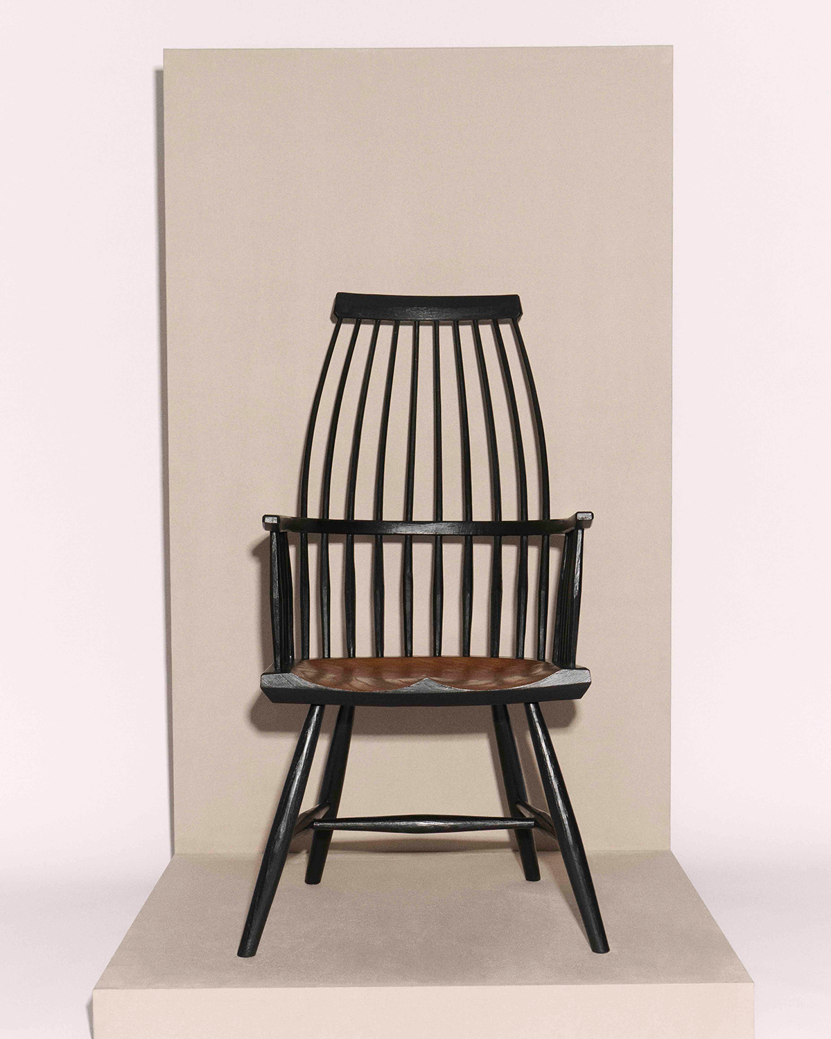 lobster pot armchair black Still Life 6