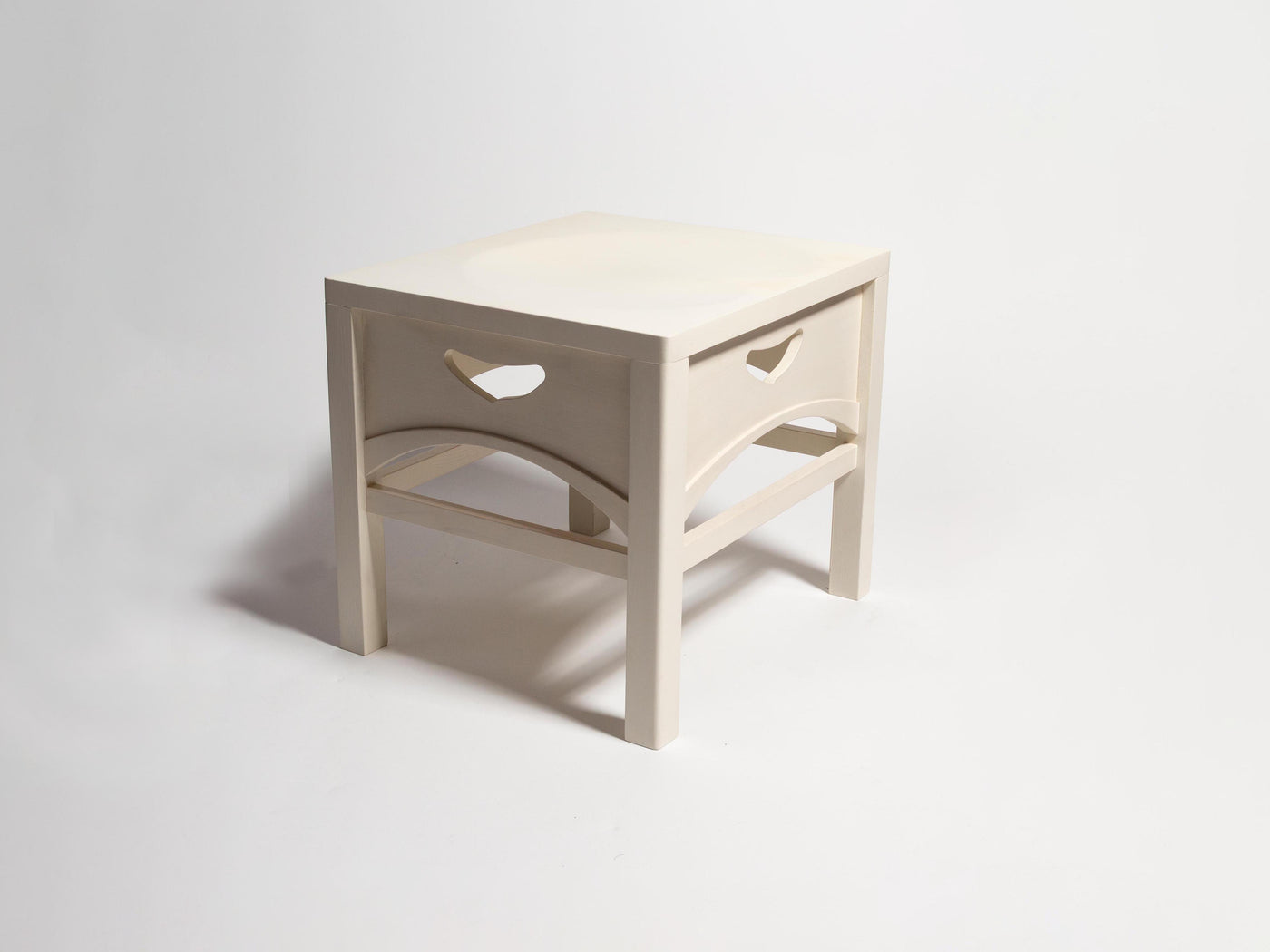 mackintosh stool white Product Angle 2